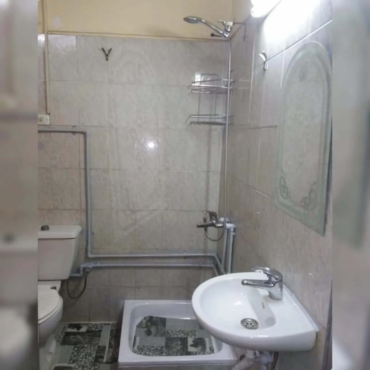 Shower in New Palace Hotel