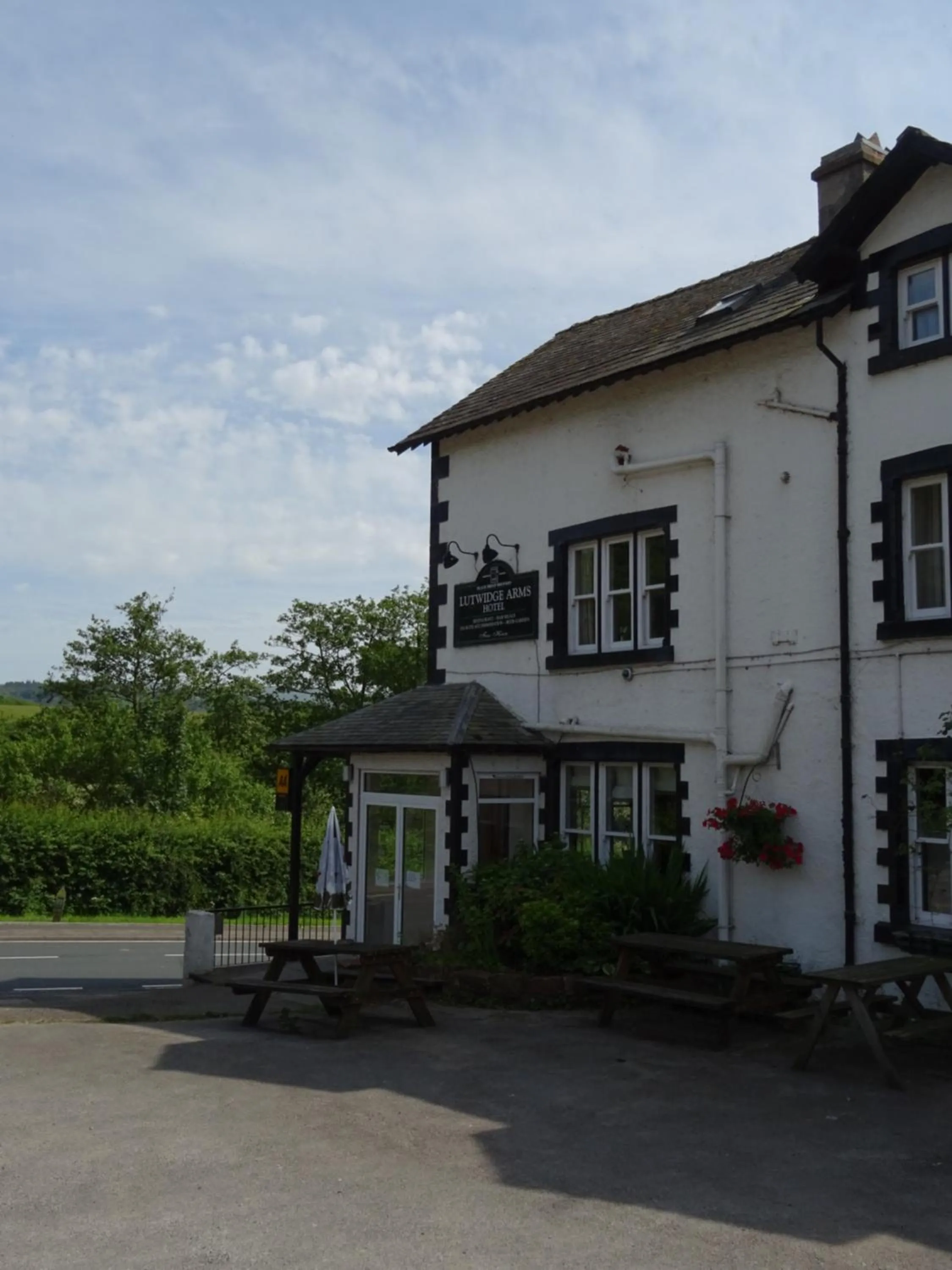 Restaurant/places to eat in Lutwidge Arms
