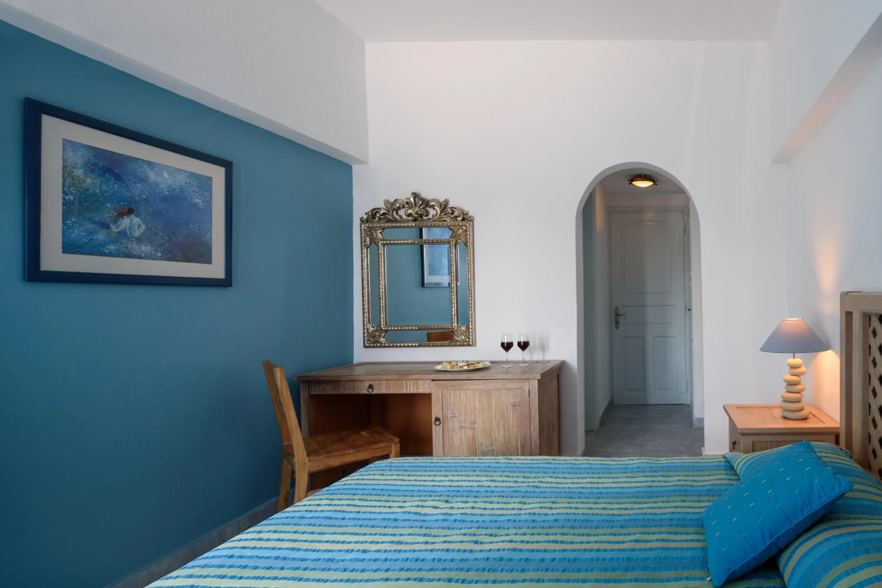 Bed in Alesahne Beach Hotel