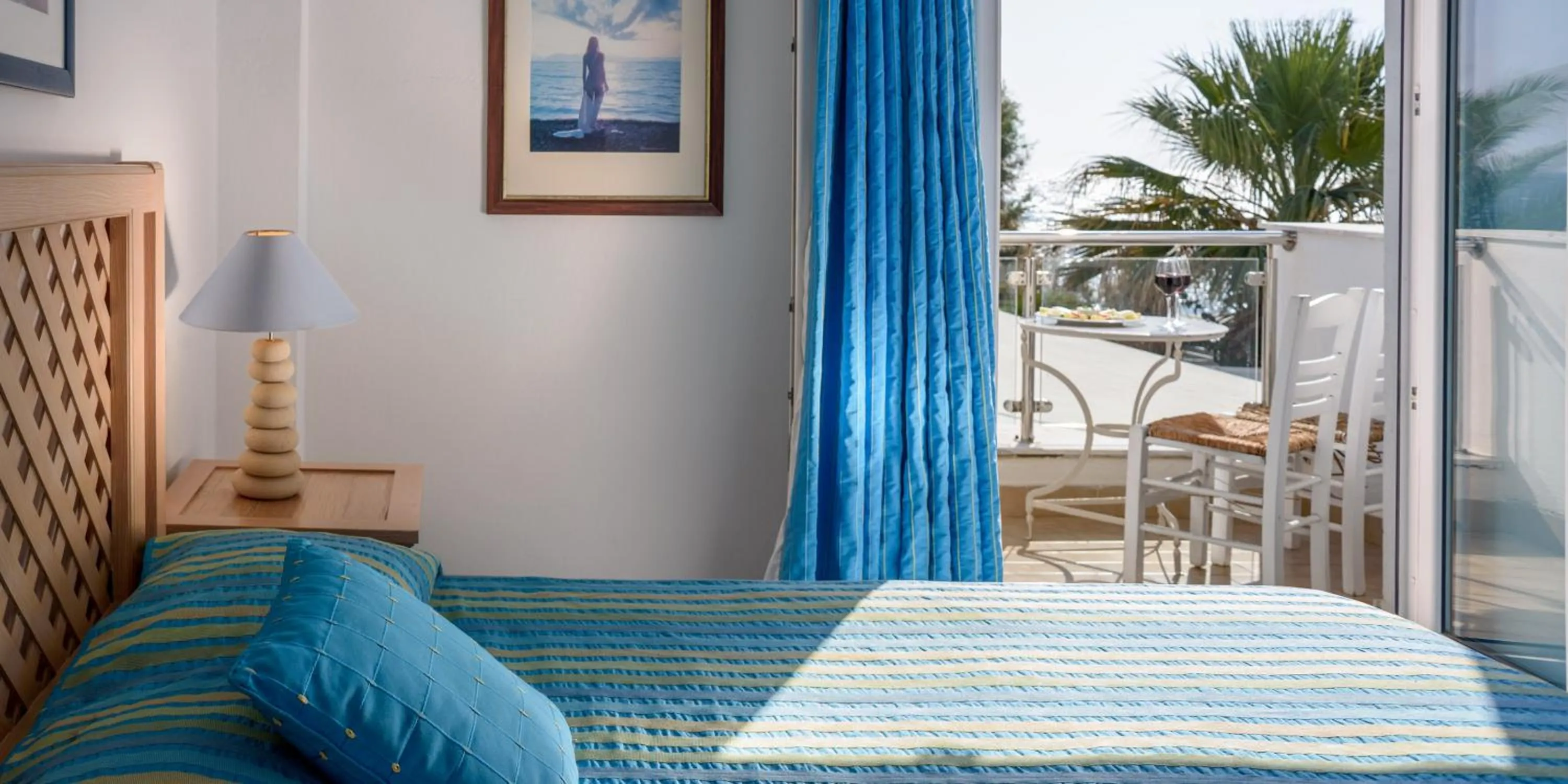 Bed in Alesahne Beach Hotel