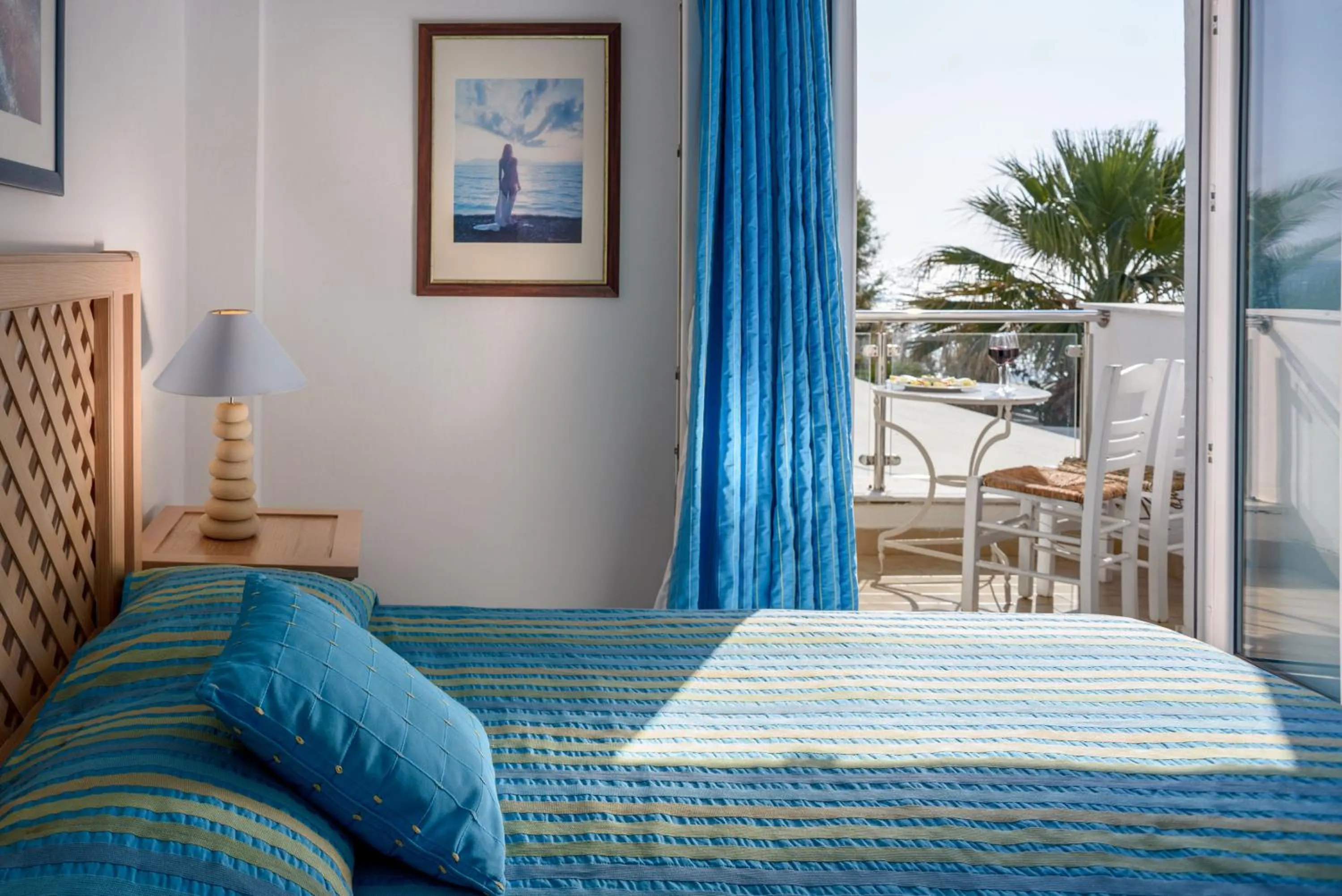 Bed in Alesahne Beach Hotel