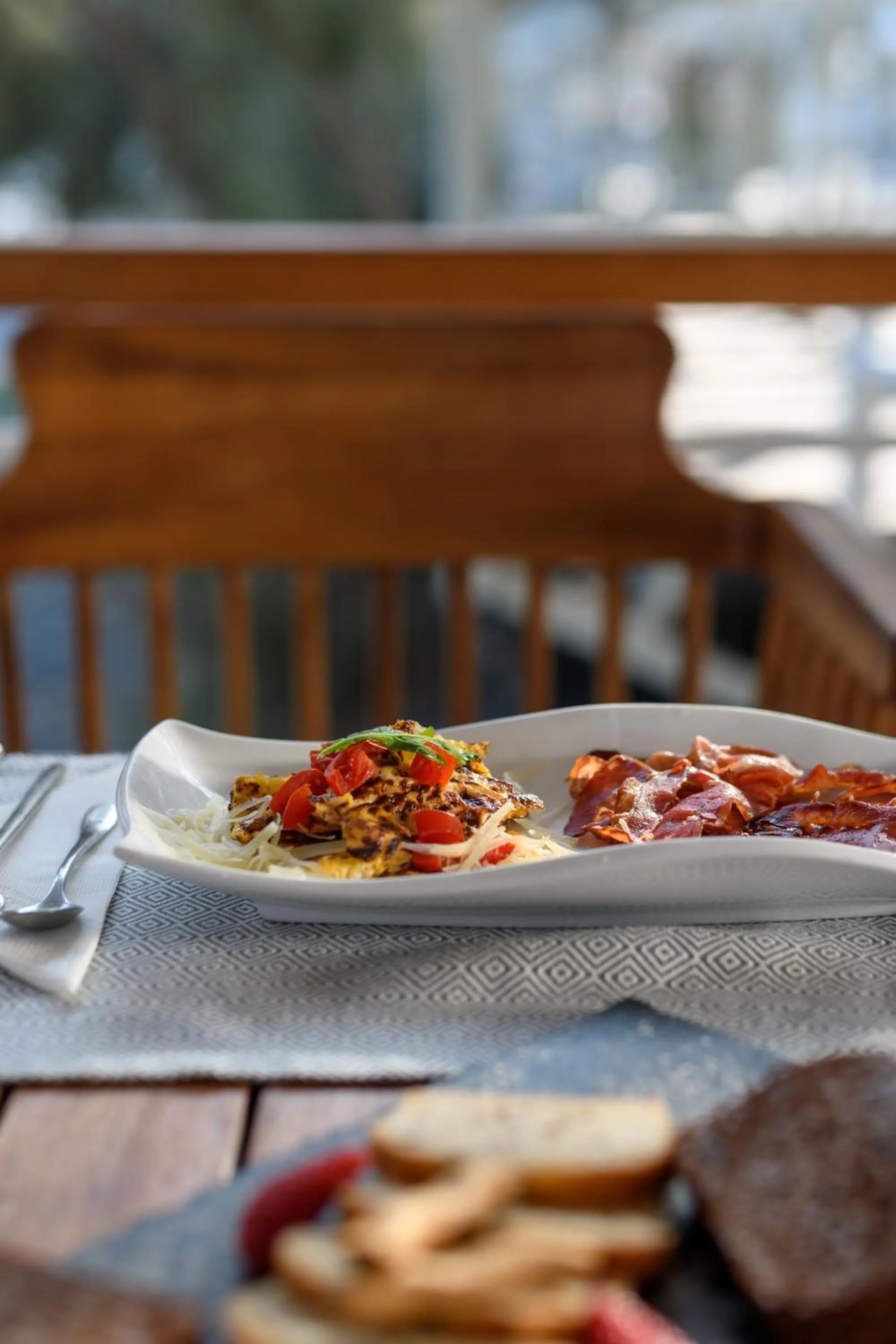 Restaurant/places to eat in Alesahne Beach Hotel