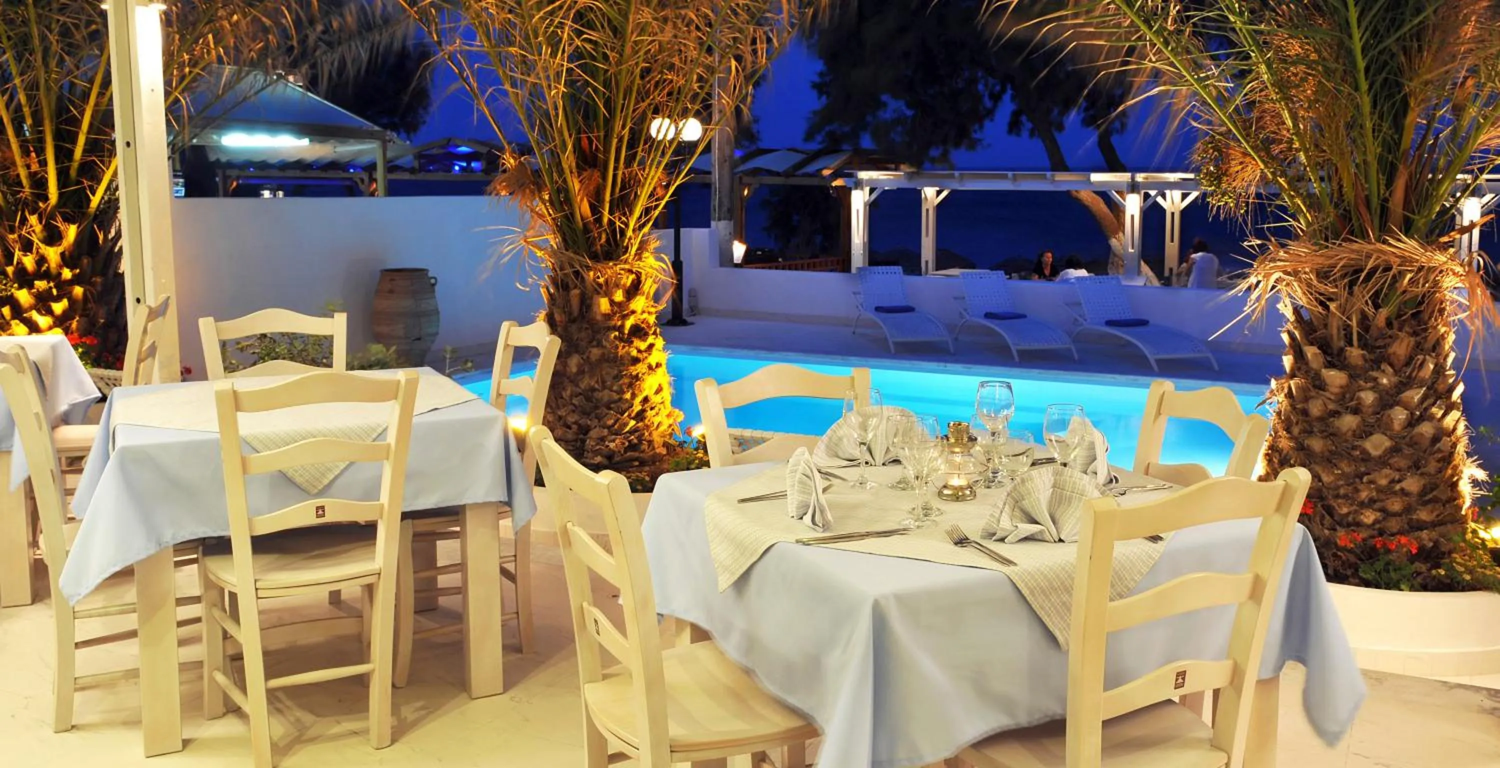 Restaurant/places to eat in Alesahne Beach Hotel