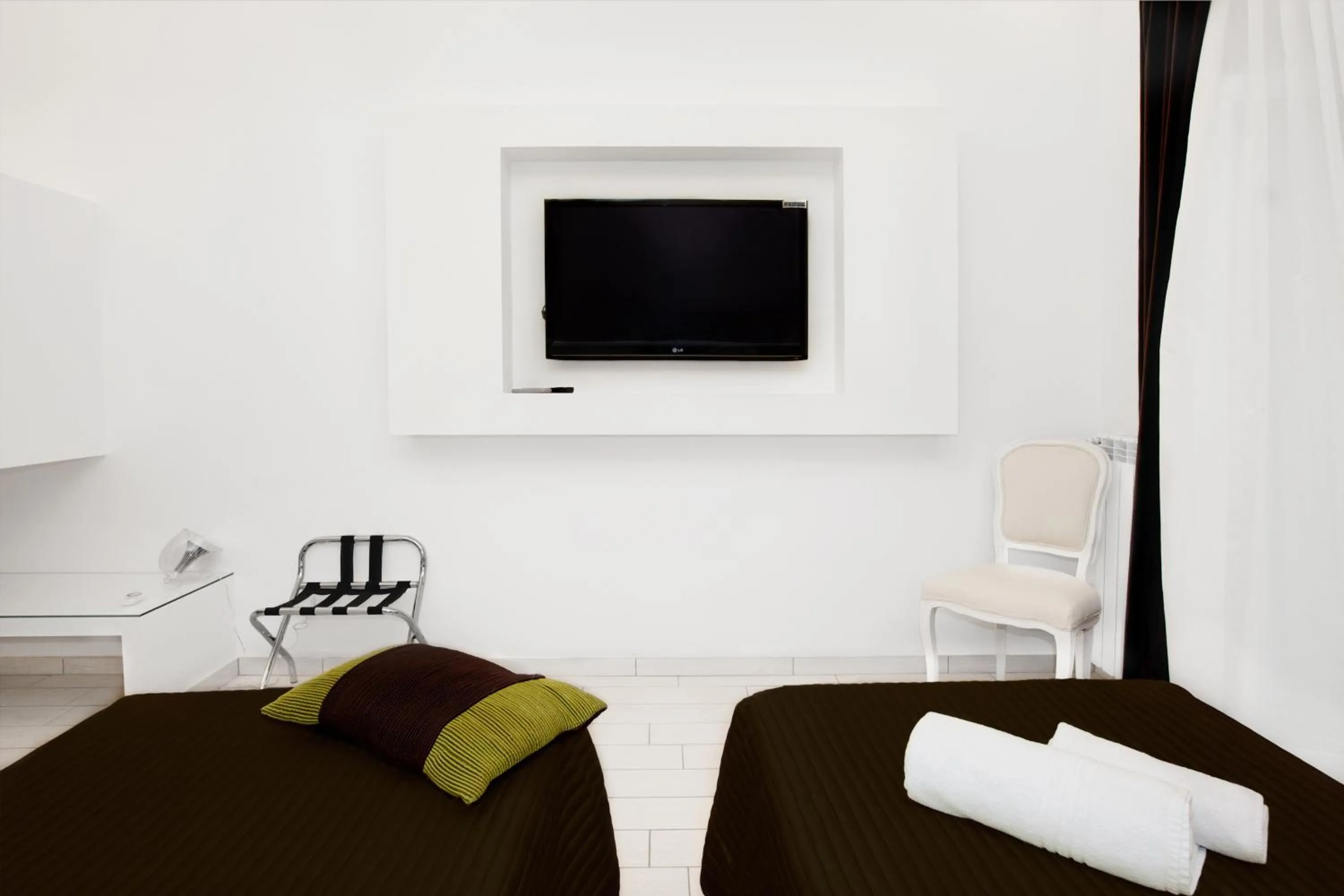 Bed in Town House Fontana Di Trevi