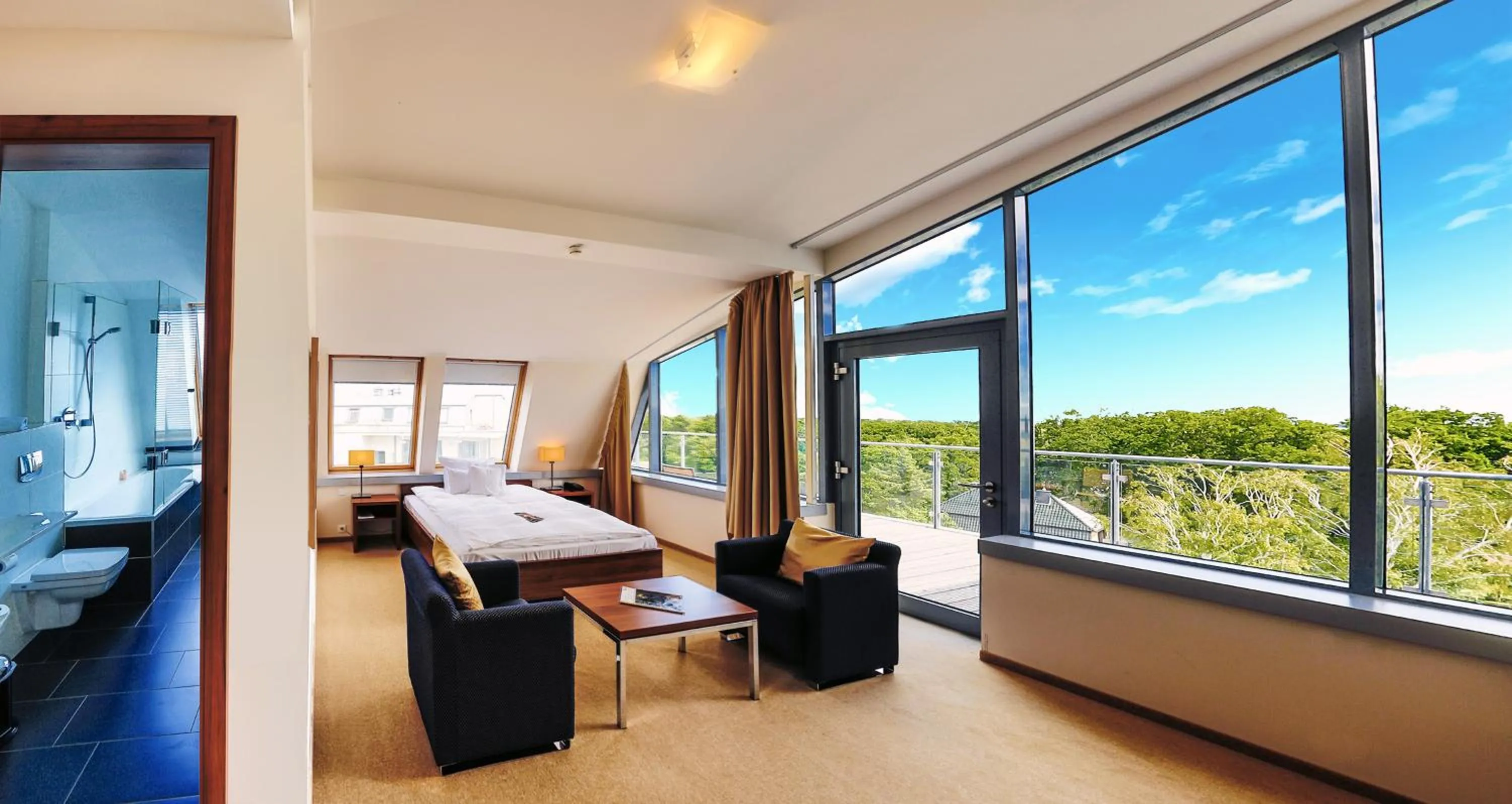 Day, Bed in THE GRAND Ahrenshoop