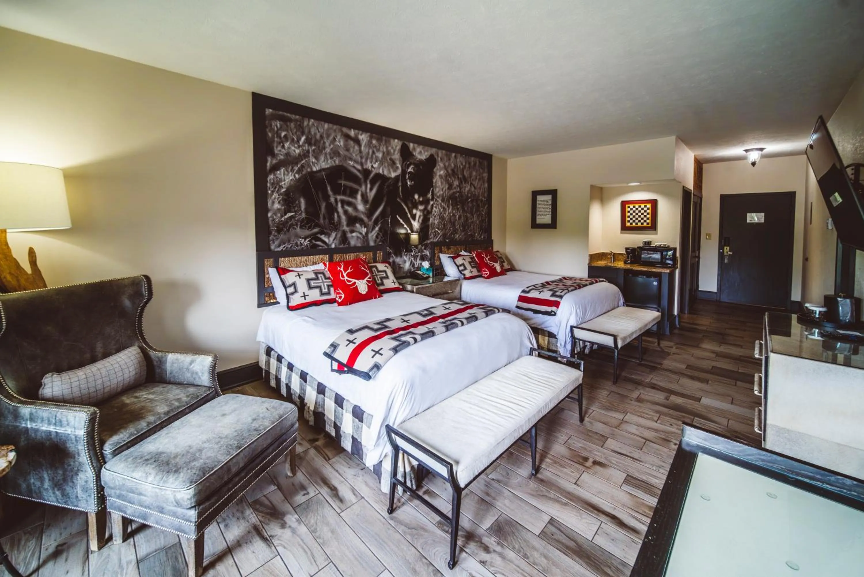 Lake view, Bed in Chetola Resort