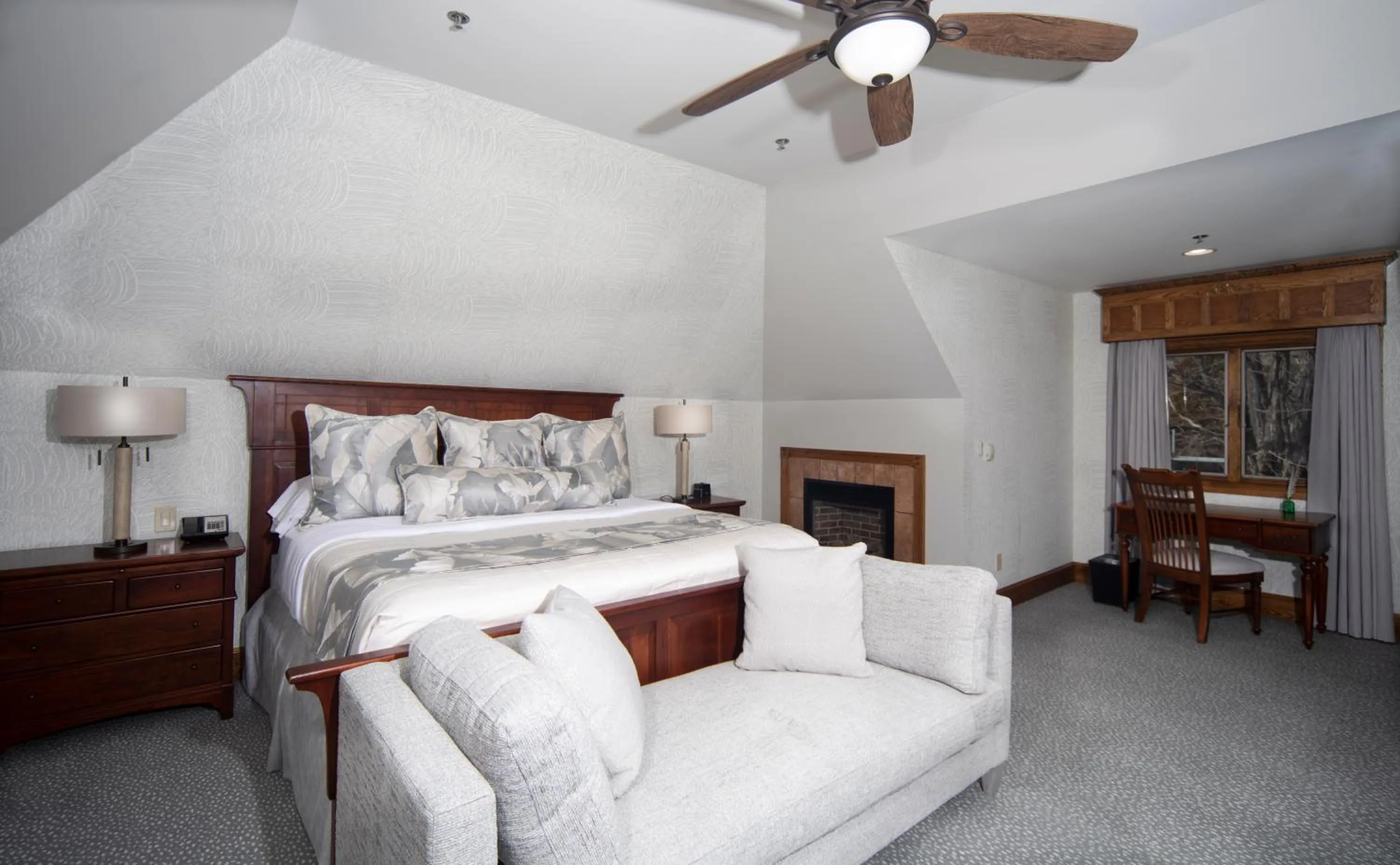 Bedroom, Bed in Chetola Resort