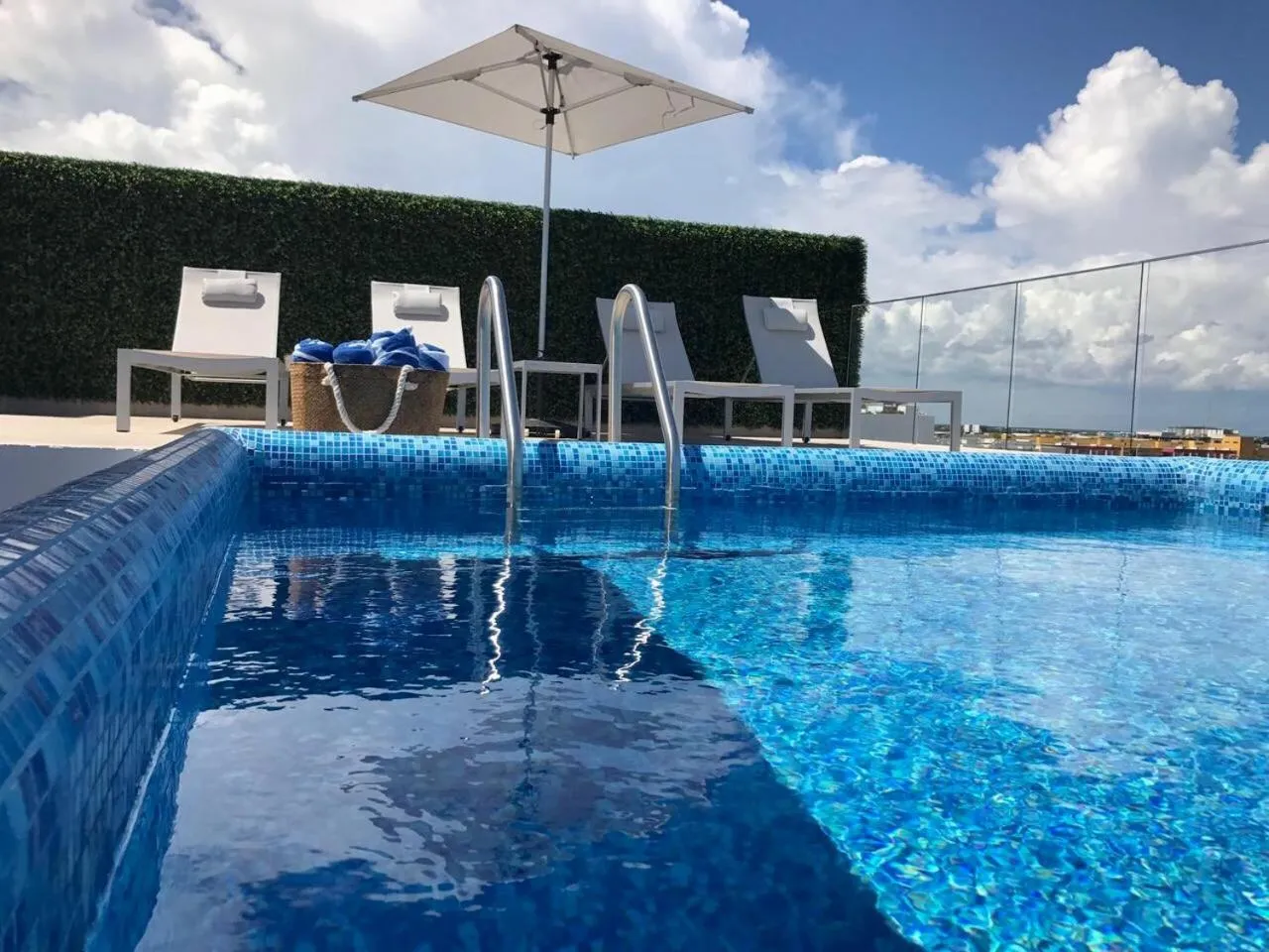 Balcony/Terrace in Menesse 32 - Penthouse Con Alberca Privada Vista Al Mar By Hola