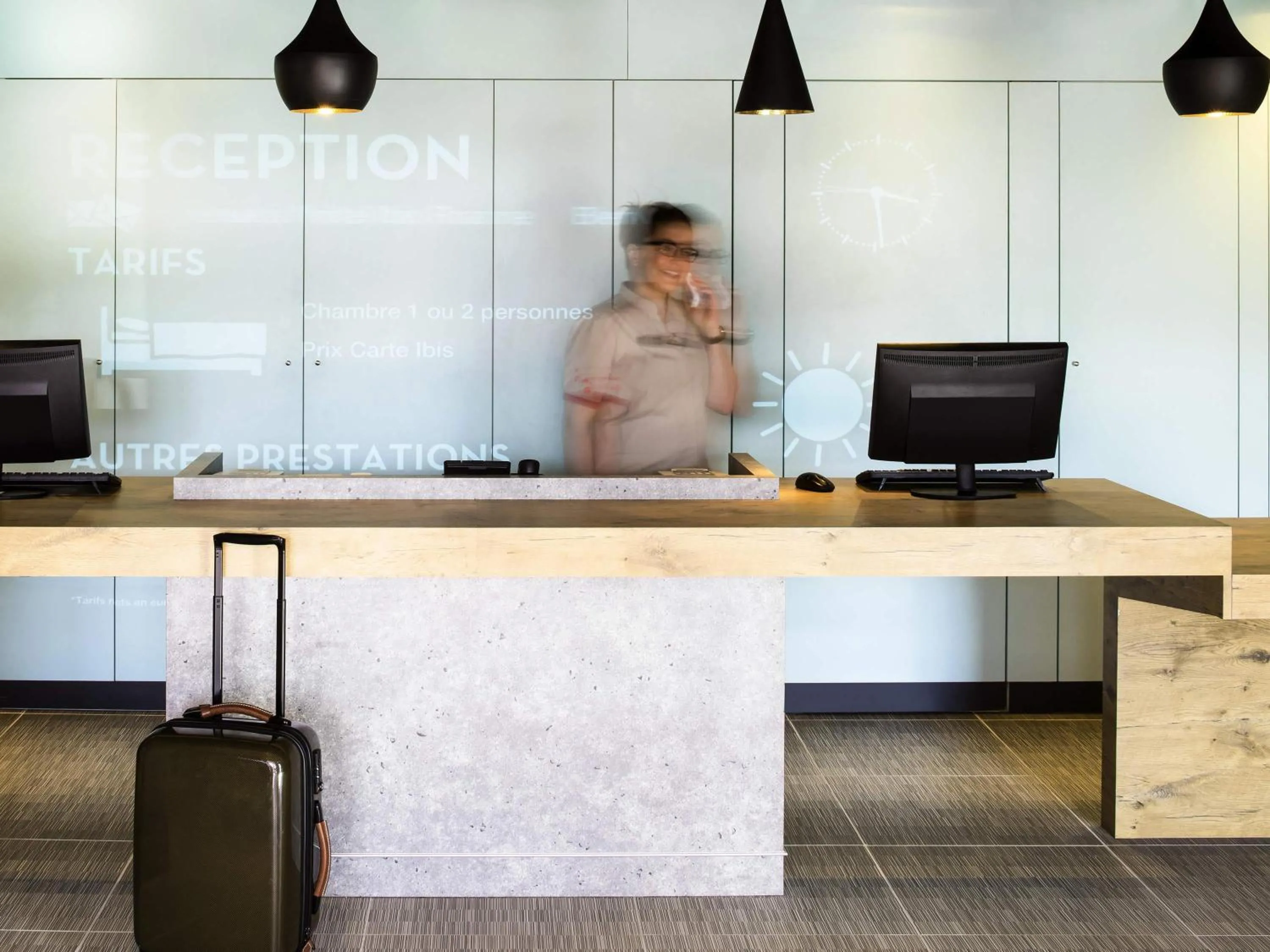 Property building in Ibis Roanne Le Coteau Hotel Restaurant