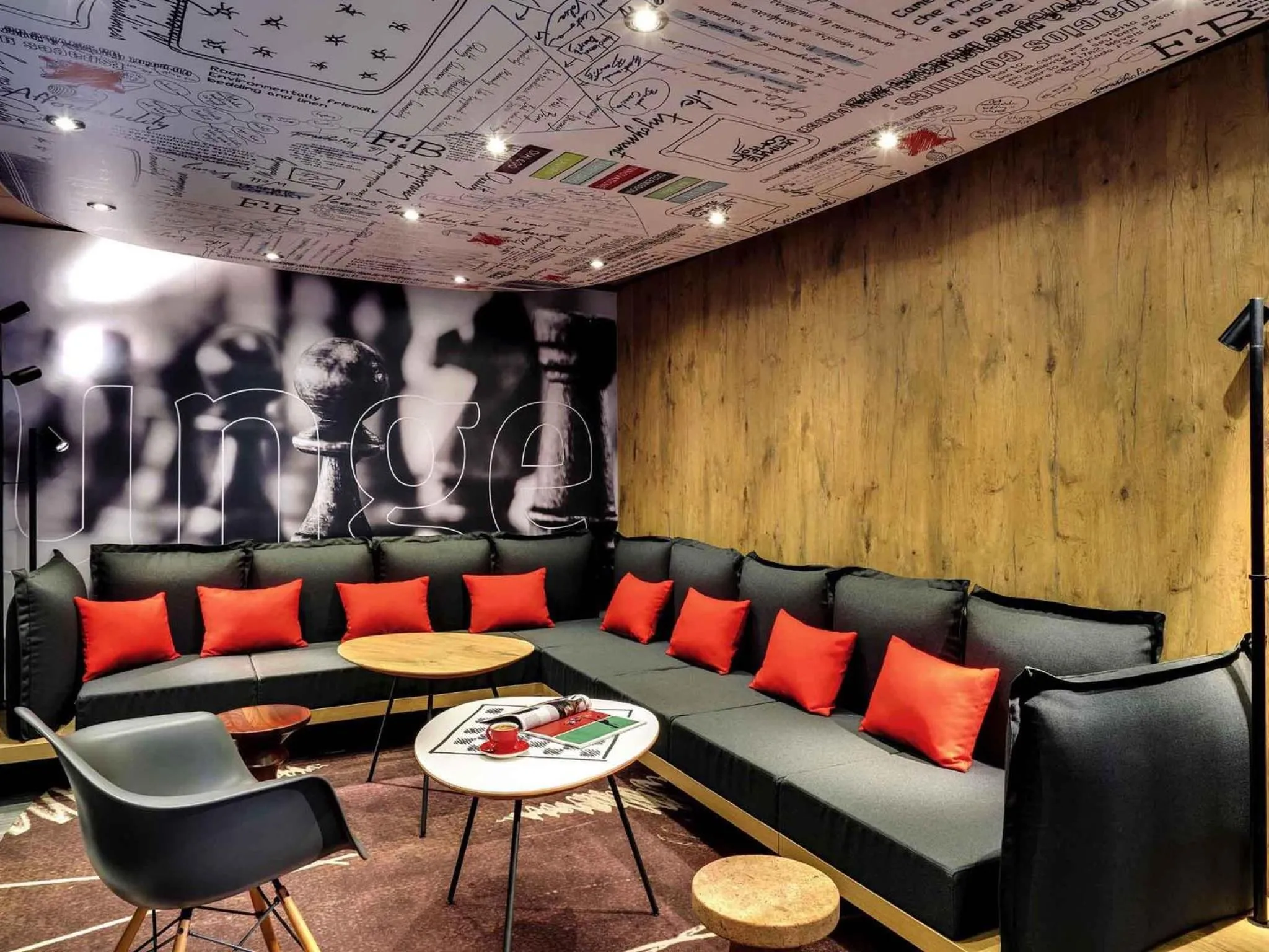 Property building in Ibis Roanne Le Coteau Hotel Restaurant