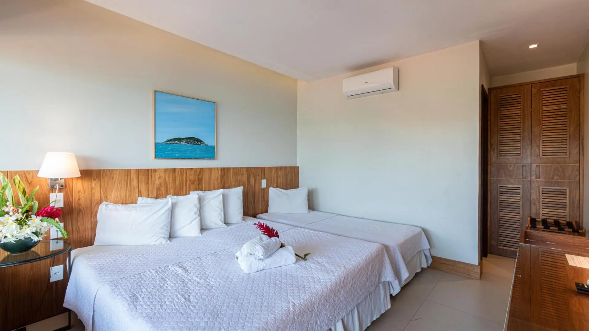 Bed in HOTEL VILLE LA PLAGE & BEACH CLUB