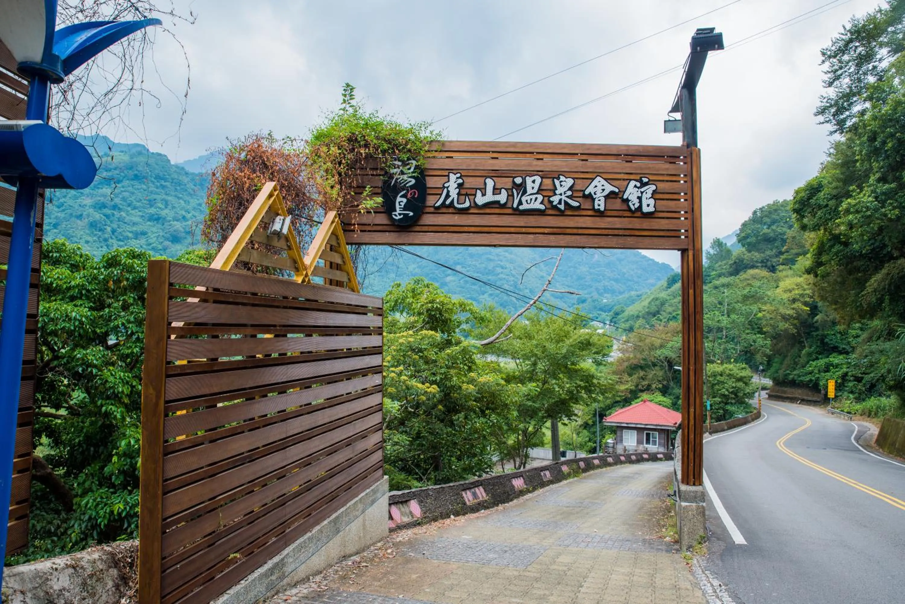Facade/entrance in Hu Shan Hot Spring Hotel