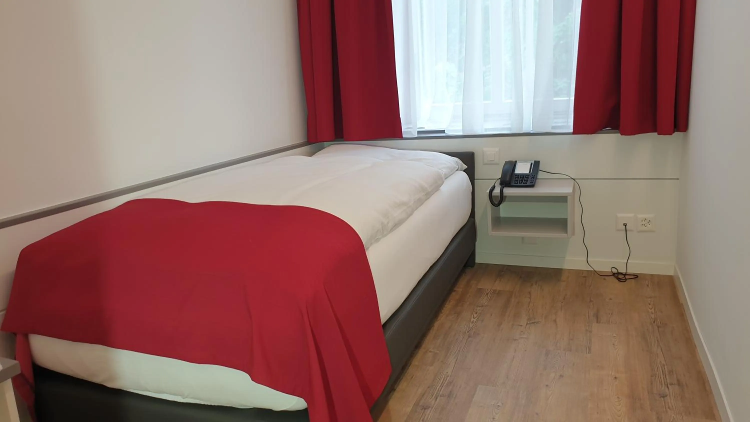 Bedroom, Bed in Hotel Balsthal