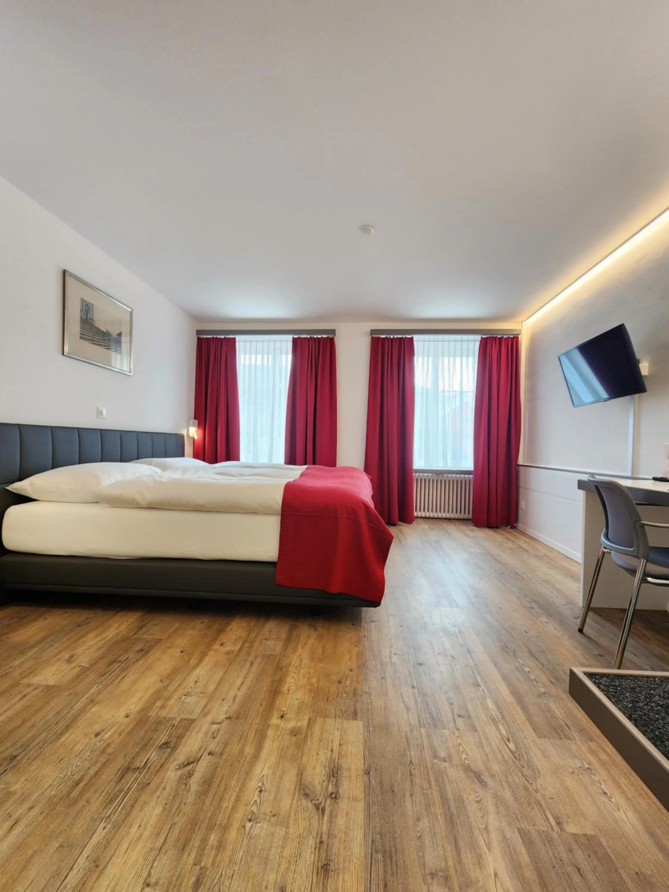 Living room, Bed in Hotel Balsthal