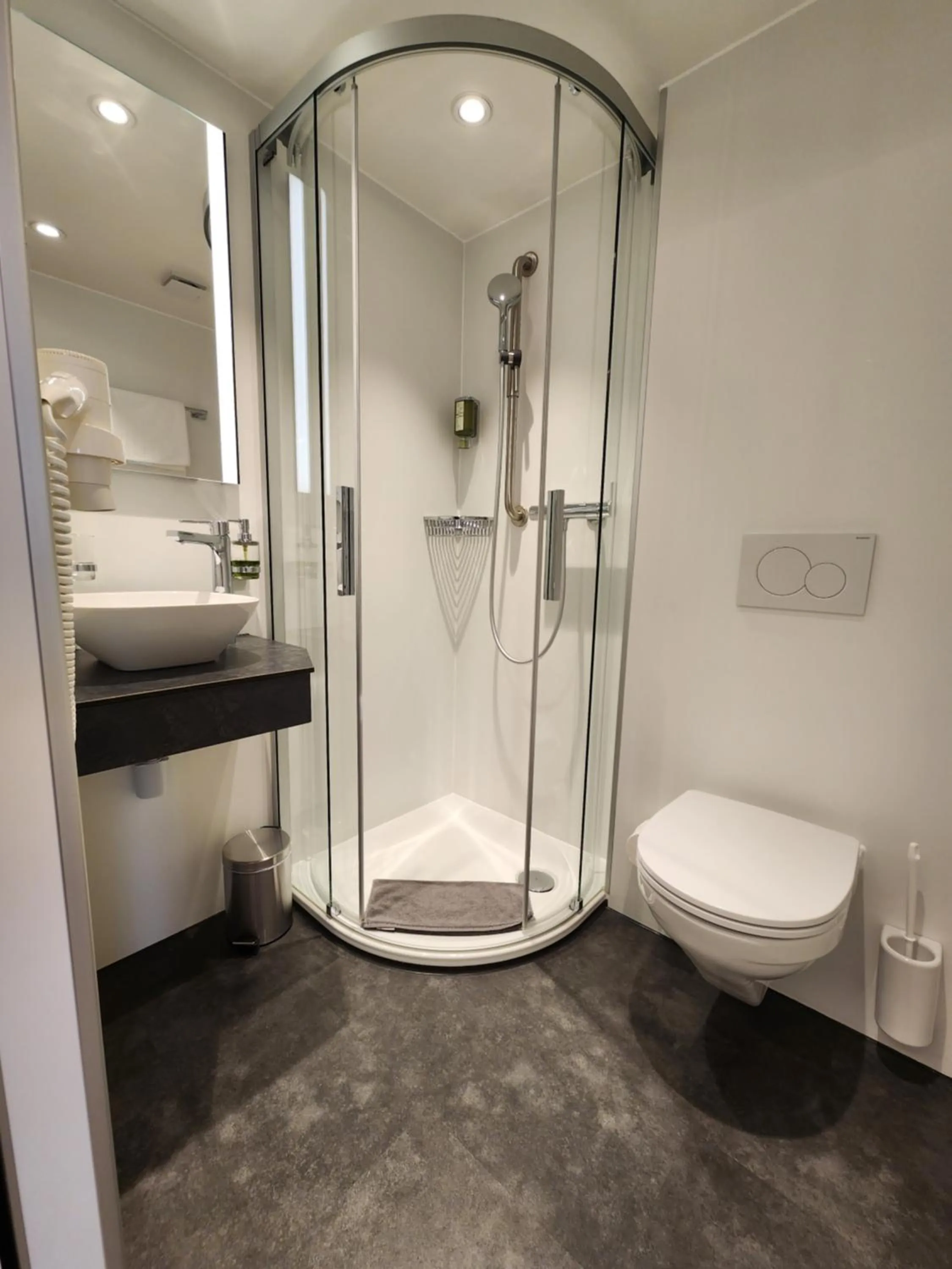 Shower in Hotel Balsthal