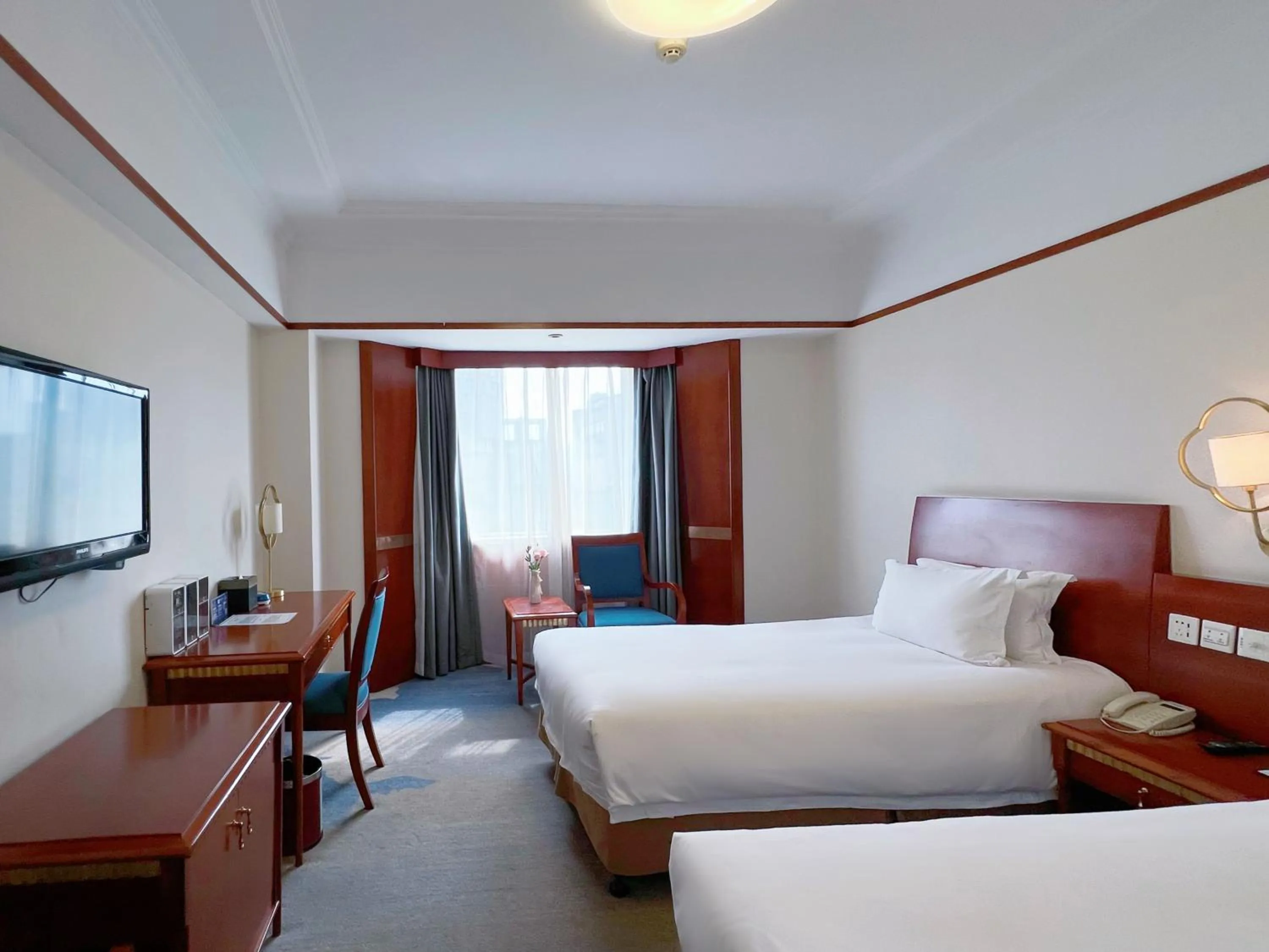 Bed in Hangzhou Xinqiao Hotel