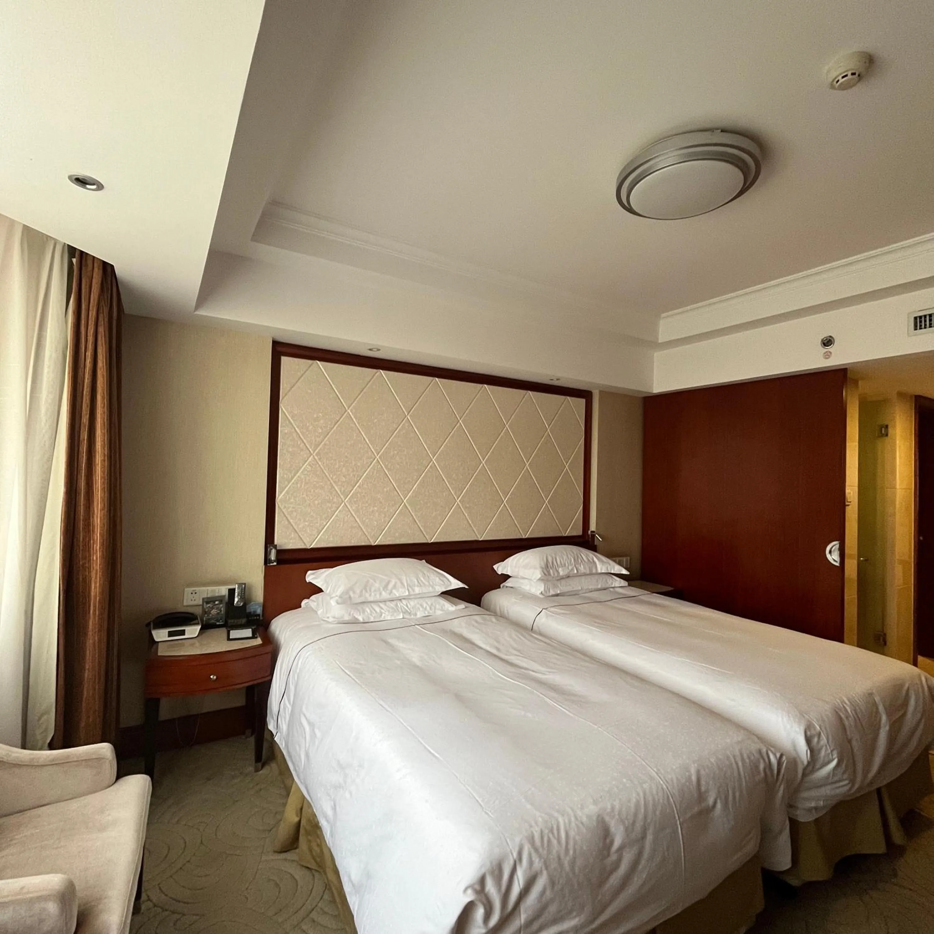Bed in Hangzhou Xinqiao Hotel