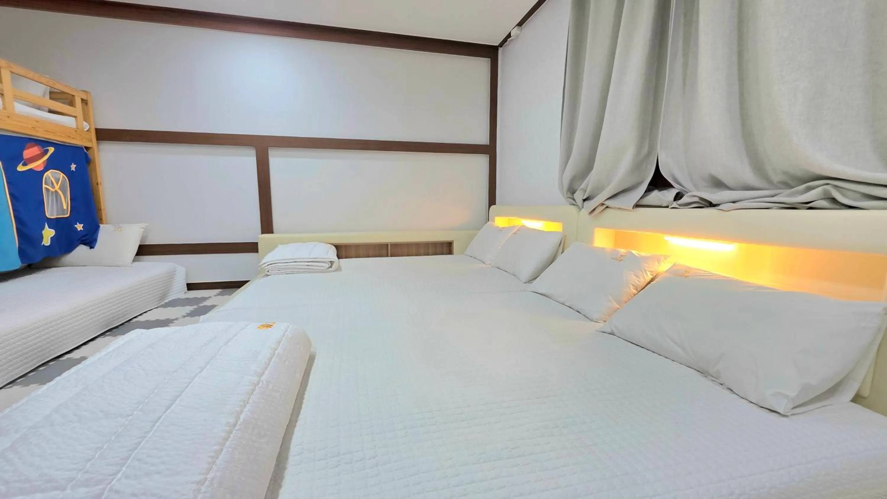 Bed in Kids & Family Hotel