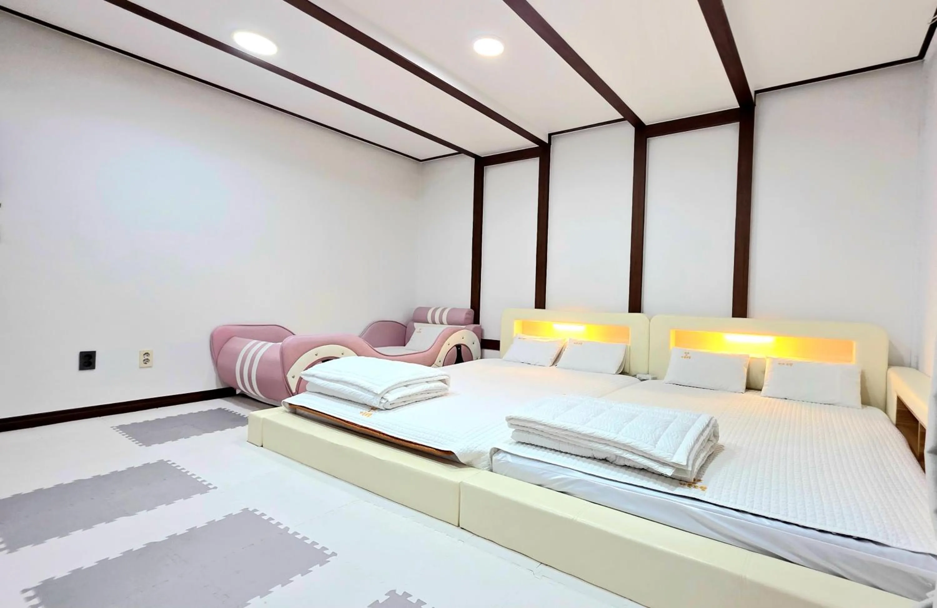 Bed in Kids & Family Hotel