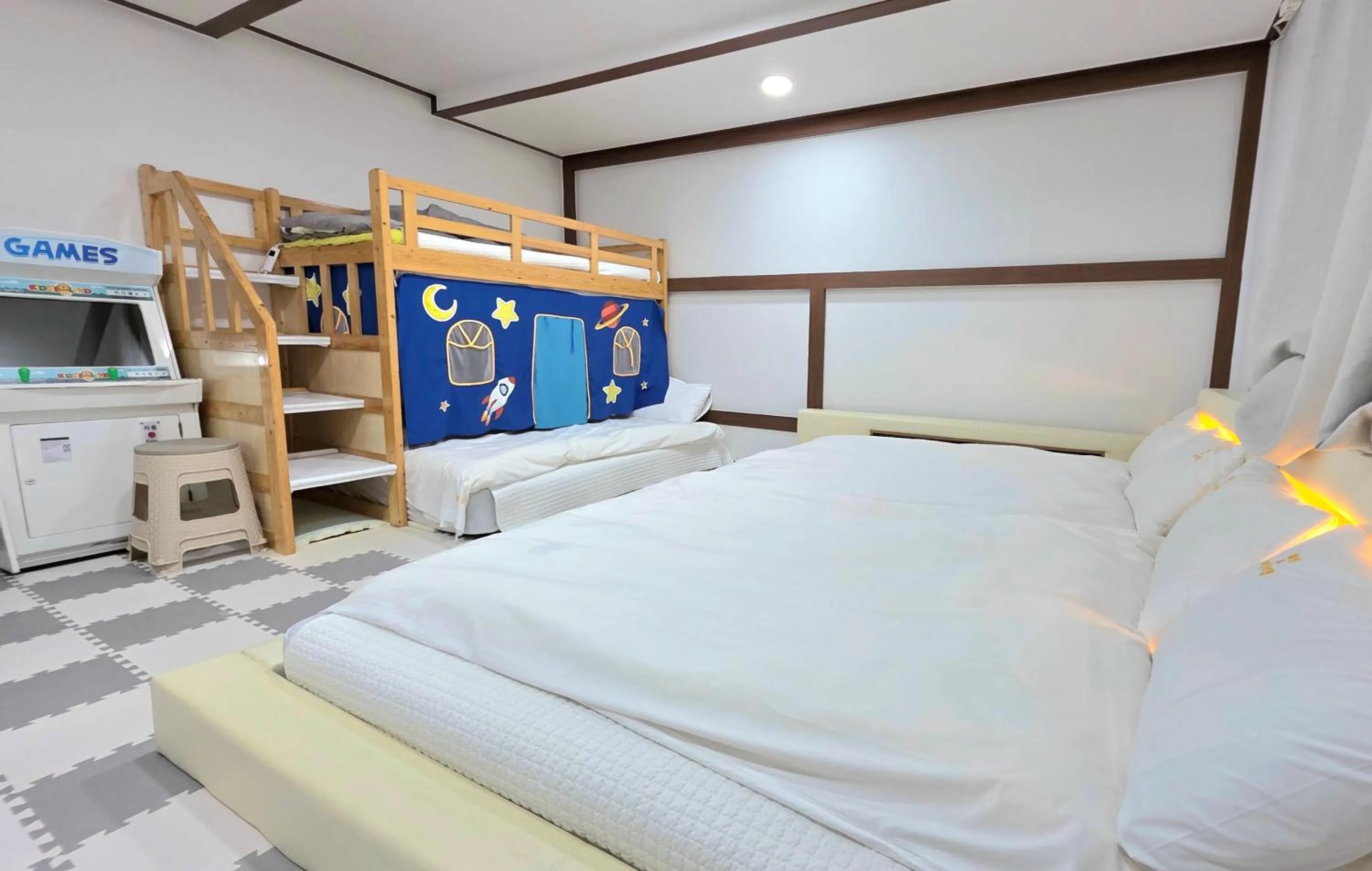 Bed in Kids & Family Hotel