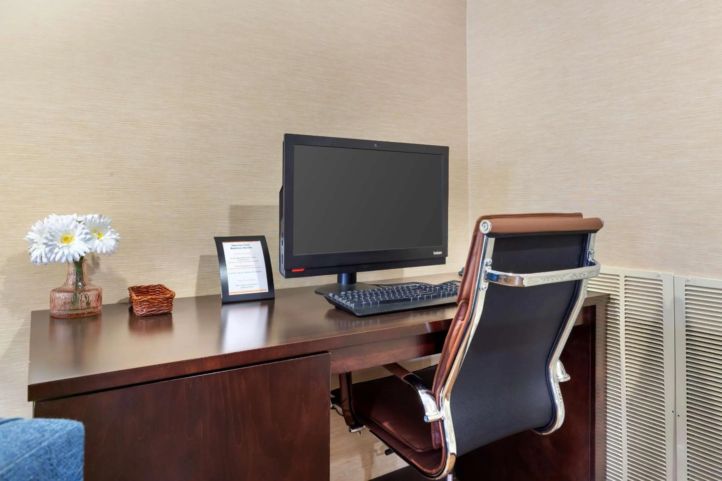 Business facilities in Comfort Suites Hanes Mall