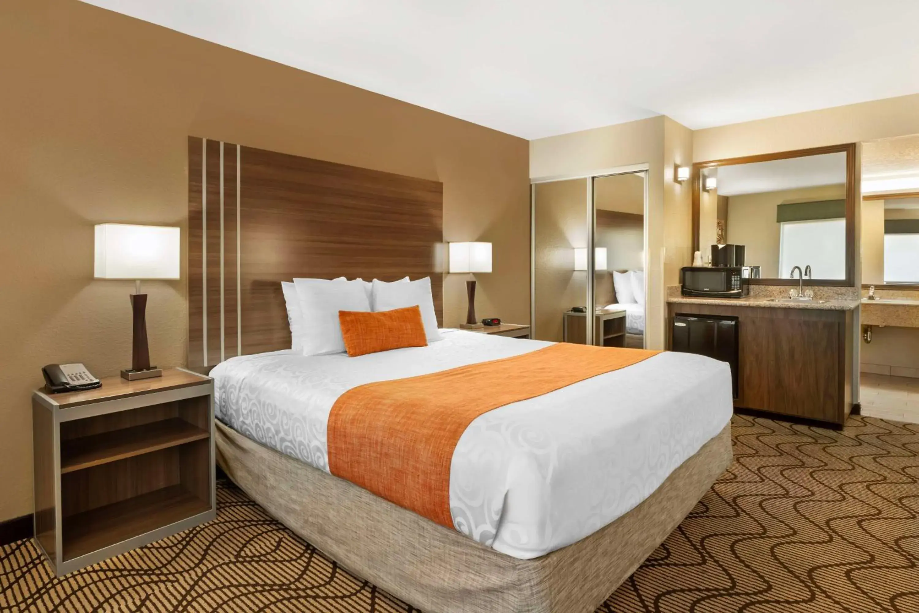 King Room in Best Western Heritage Inn Chico King Room in Best Western Heritage Inn Chico