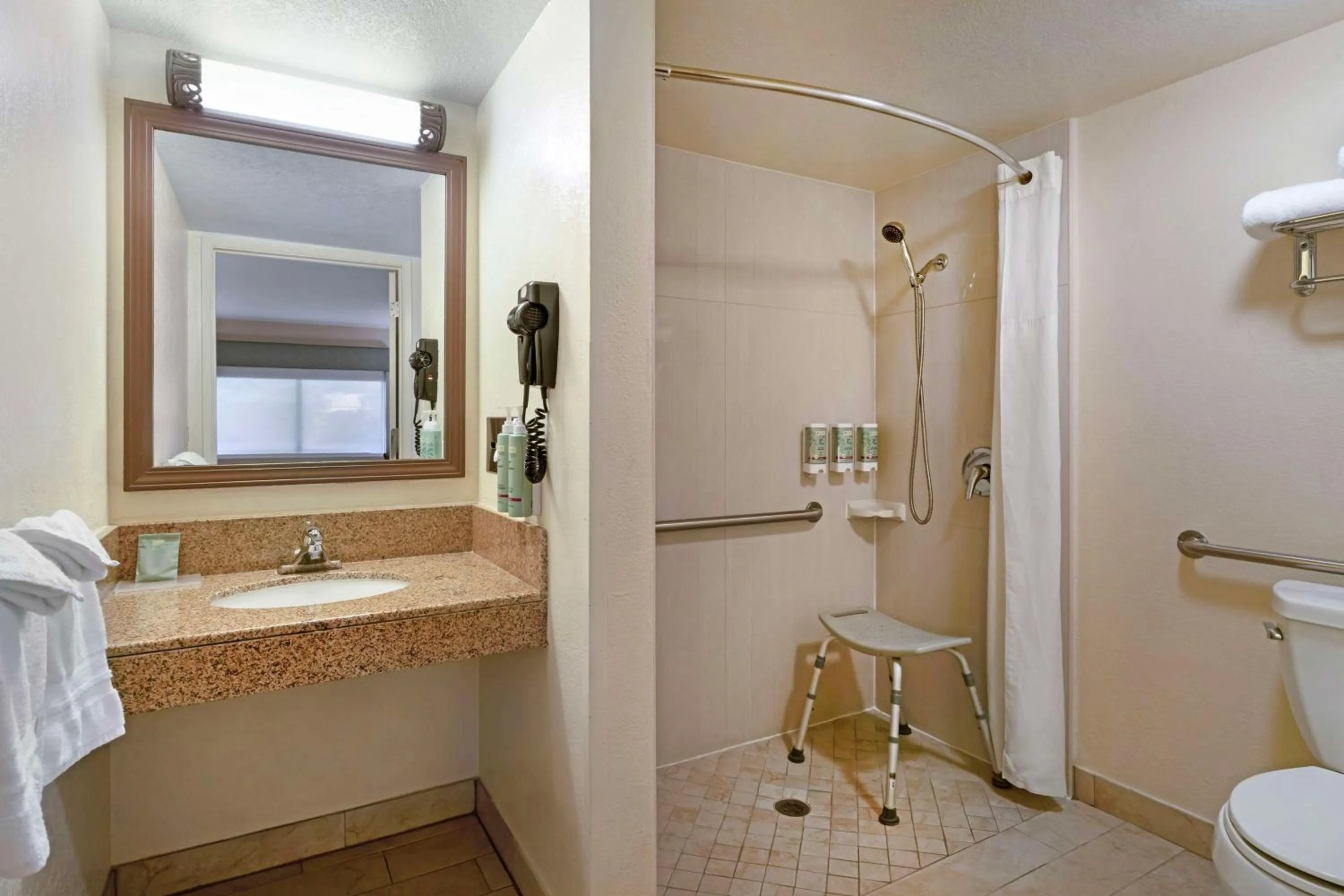 Bathroom in Best Western Heritage Inn Chico