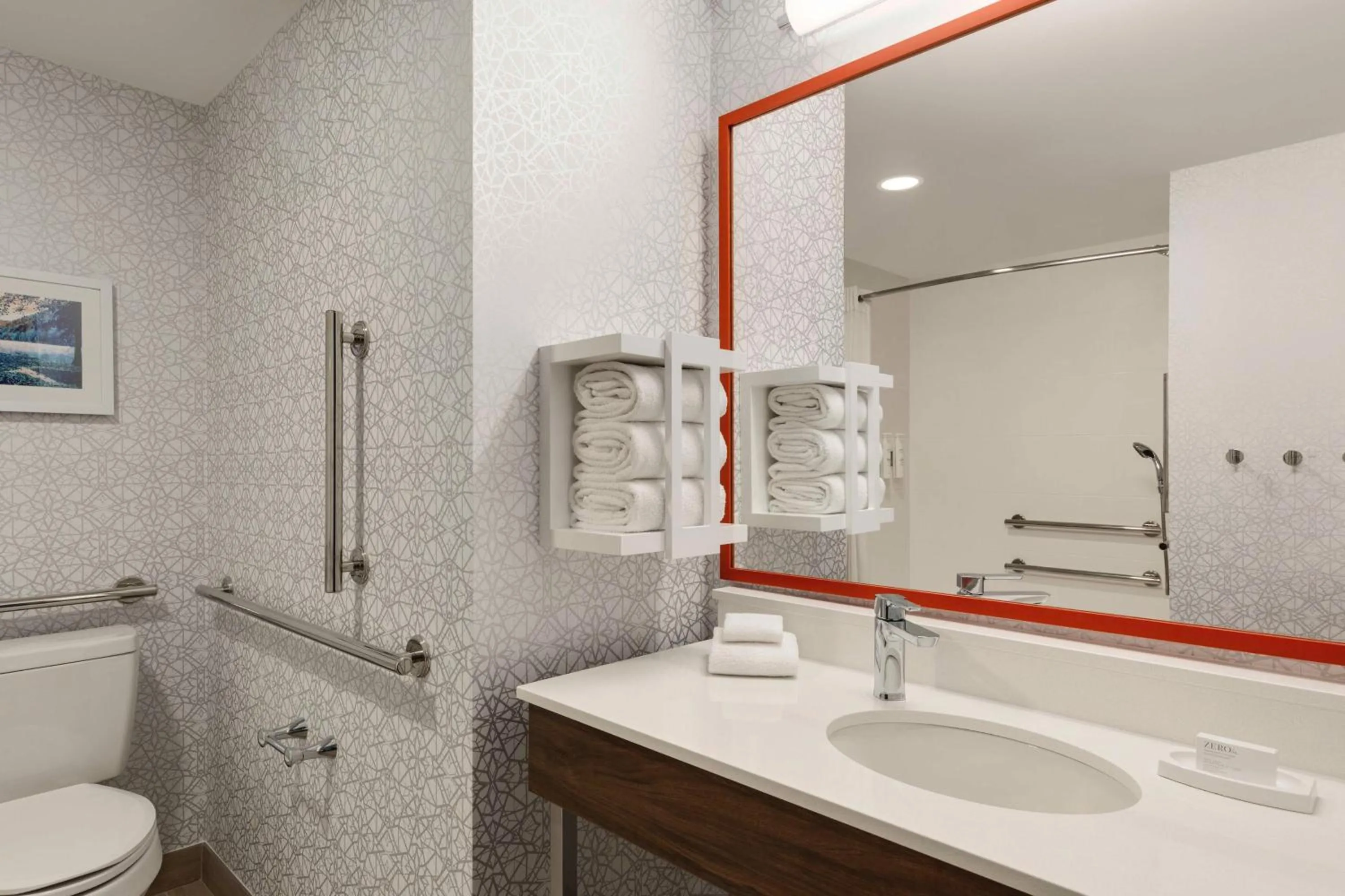 Bathroom in Hampton Inn Waynesboro/Stuarts Draft