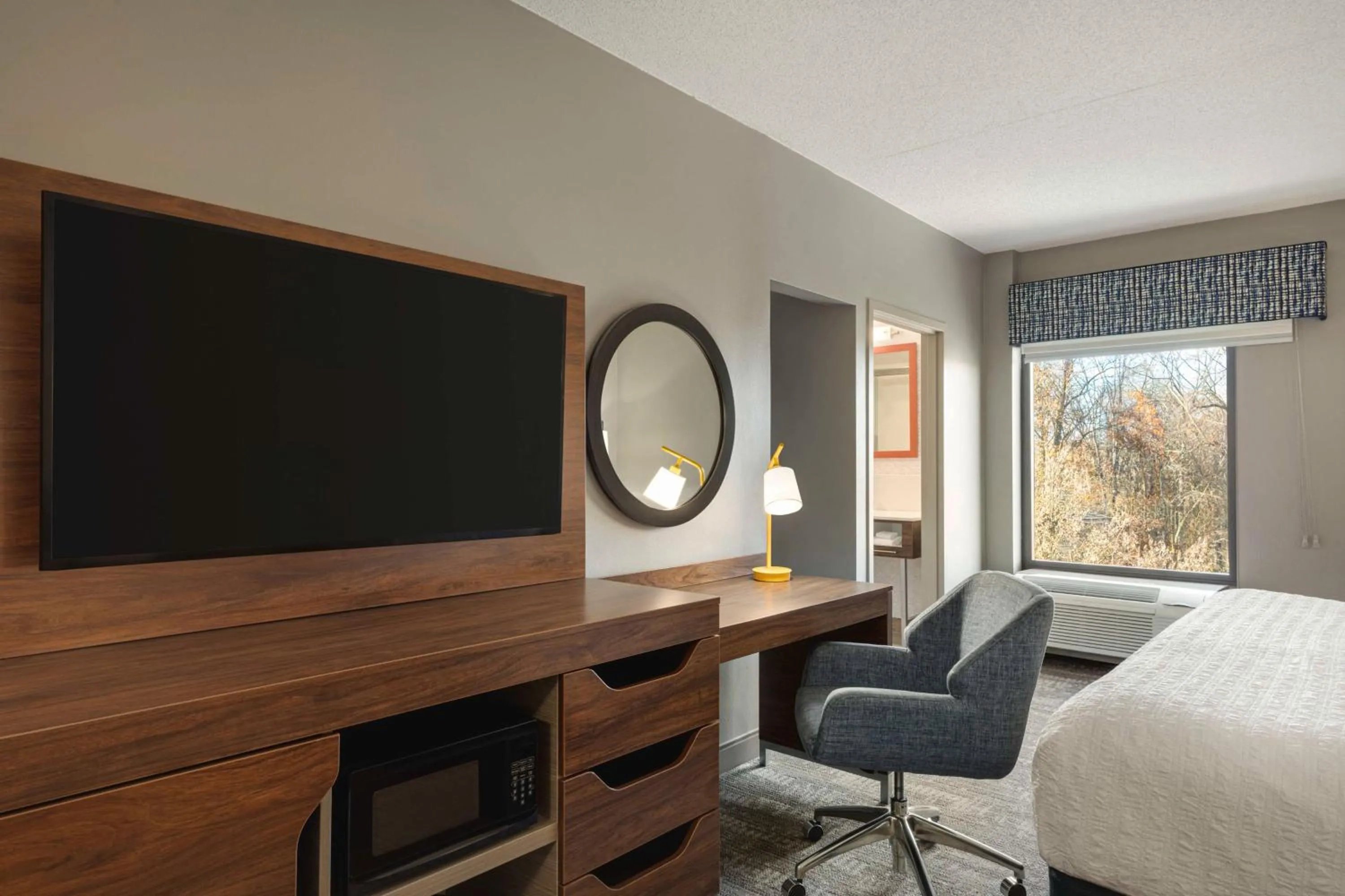 Bedroom, Bed in Hampton Inn Waynesboro/Stuarts Draft