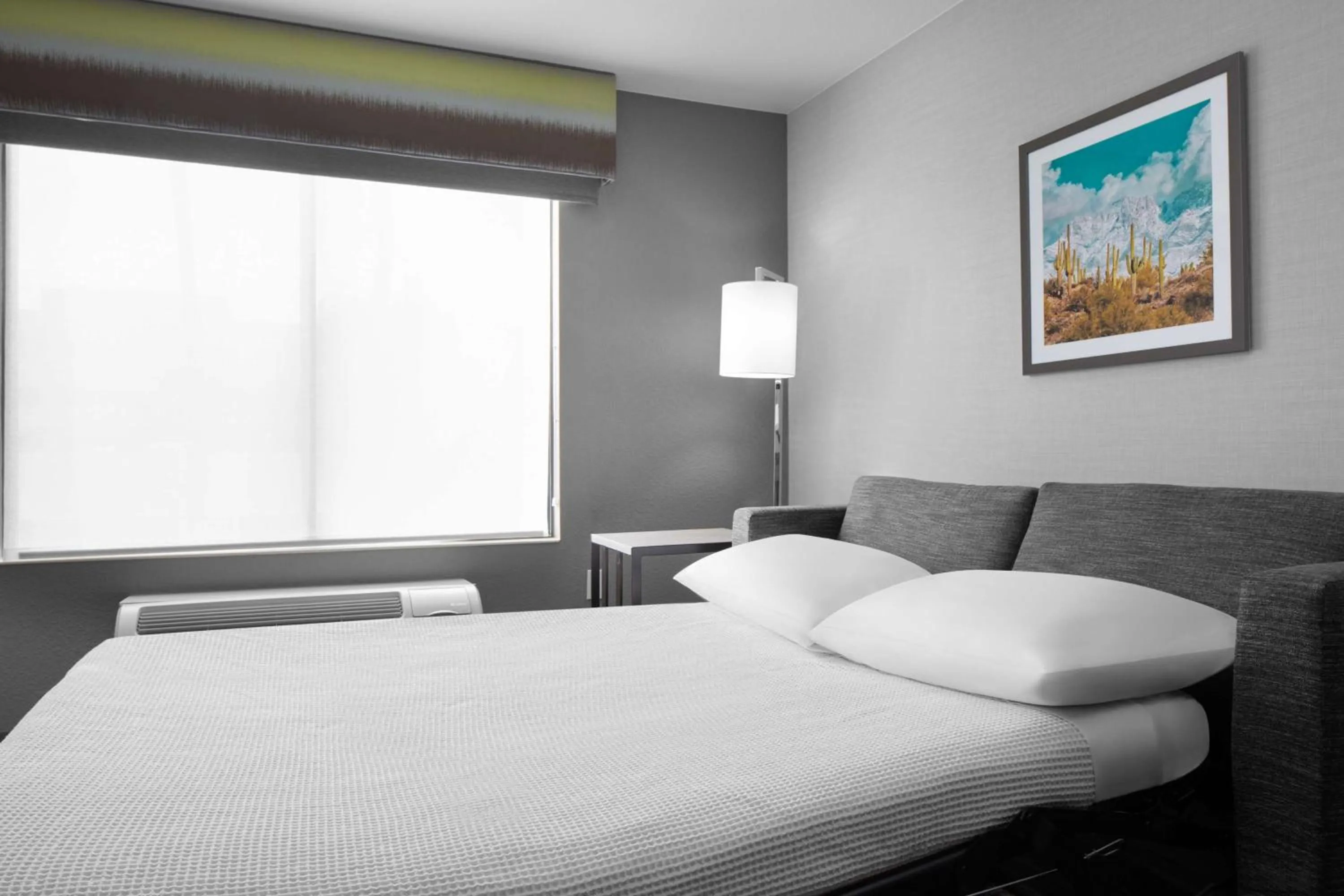 Bed in Hampton Inn Phoenix - Biltmore