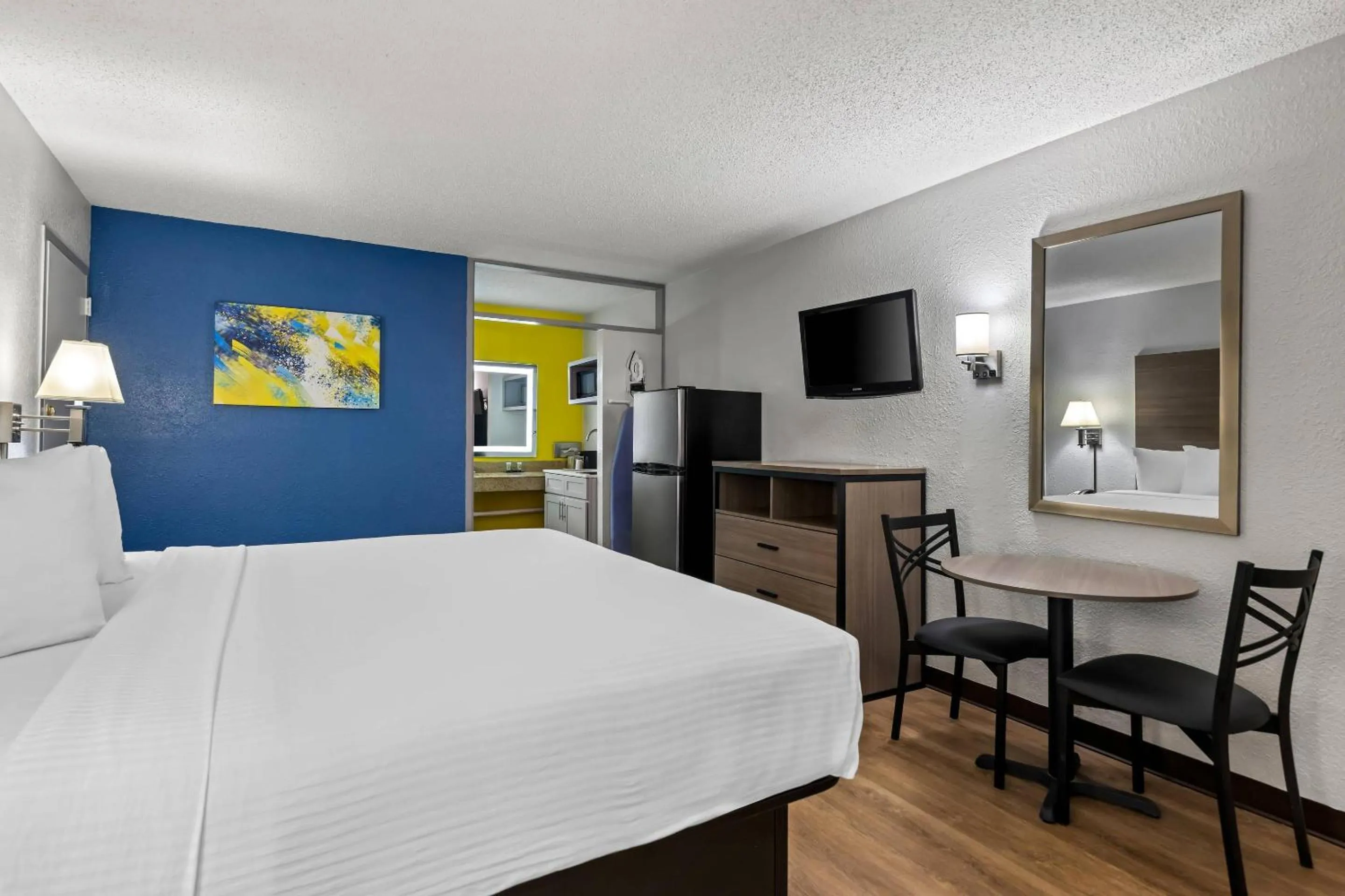 Bedroom, Bed in Econo Lodge Carlsbad Caverns Area