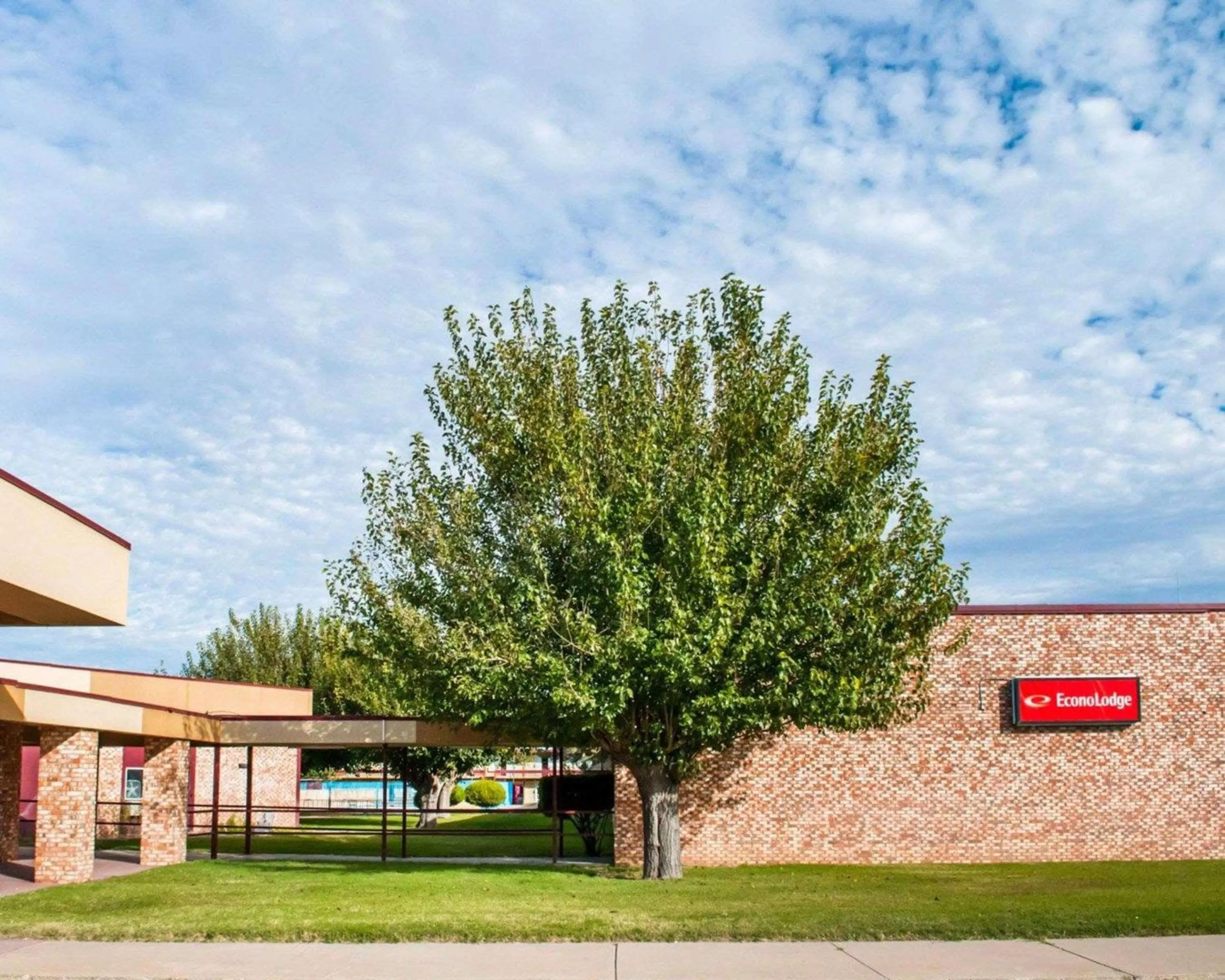 Property building in Econo Lodge Carlsbad Caverns Area