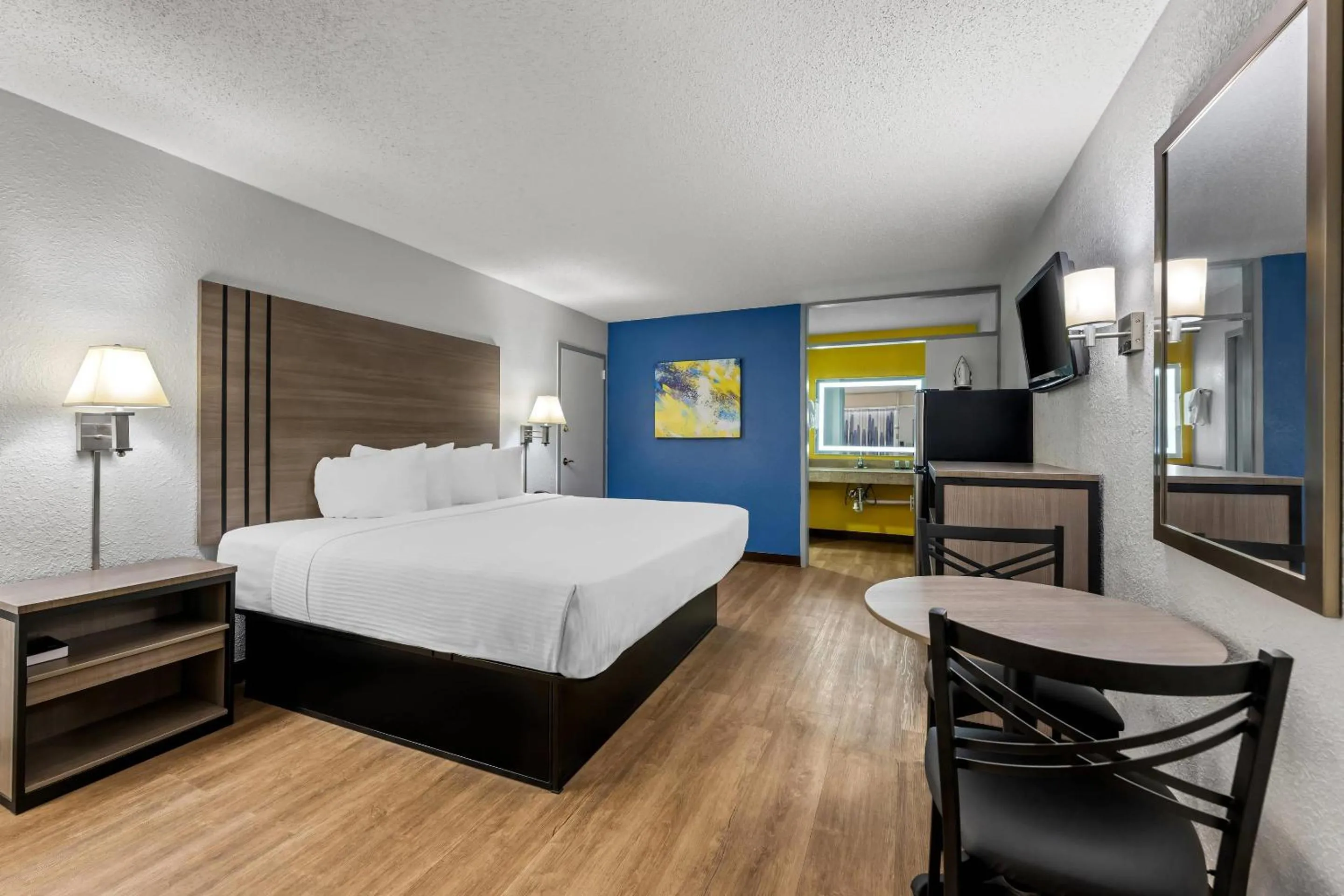 Bedroom, Bed in Econo Lodge Carlsbad Caverns Area