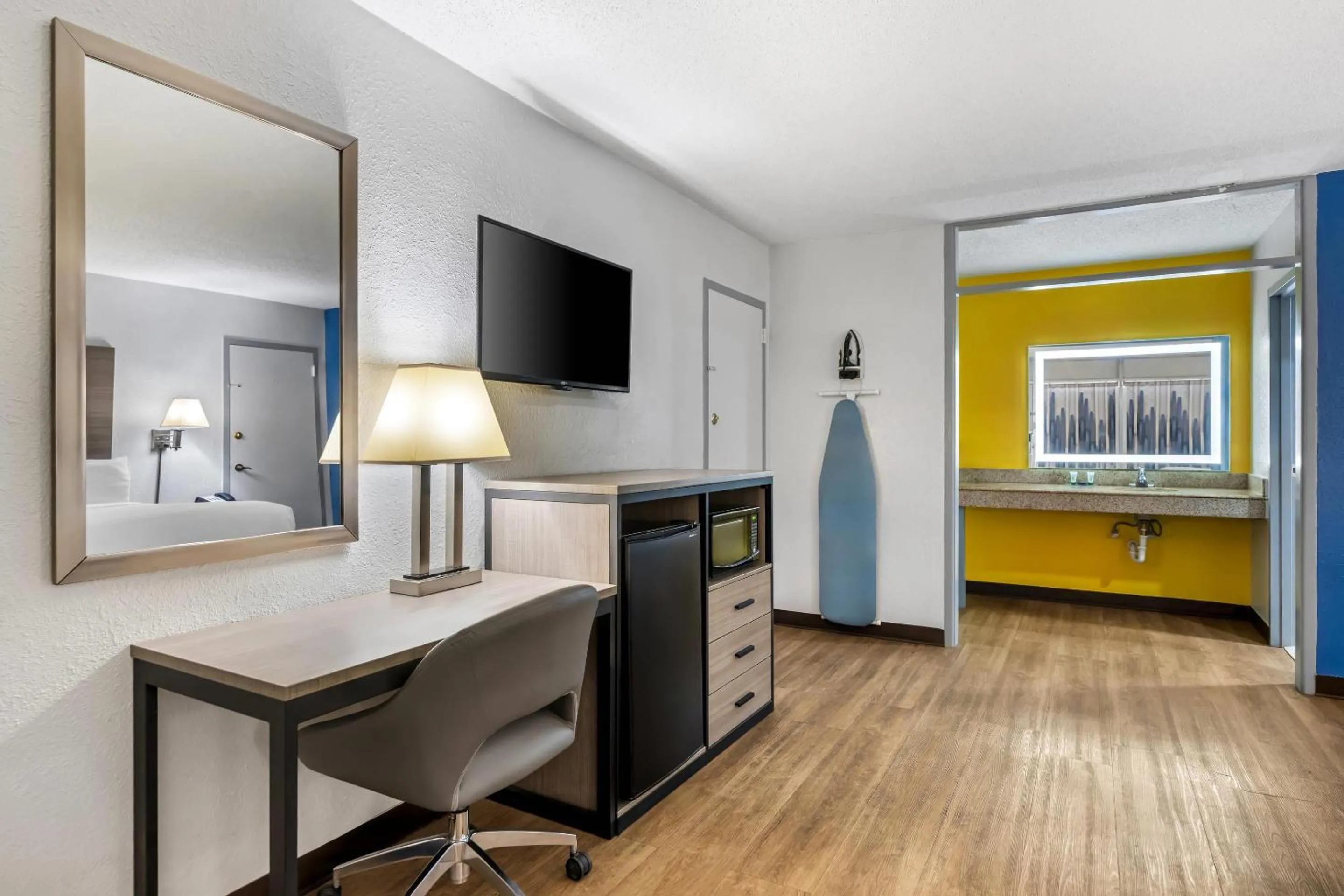 Bedroom in Econo Lodge Carlsbad Caverns Area