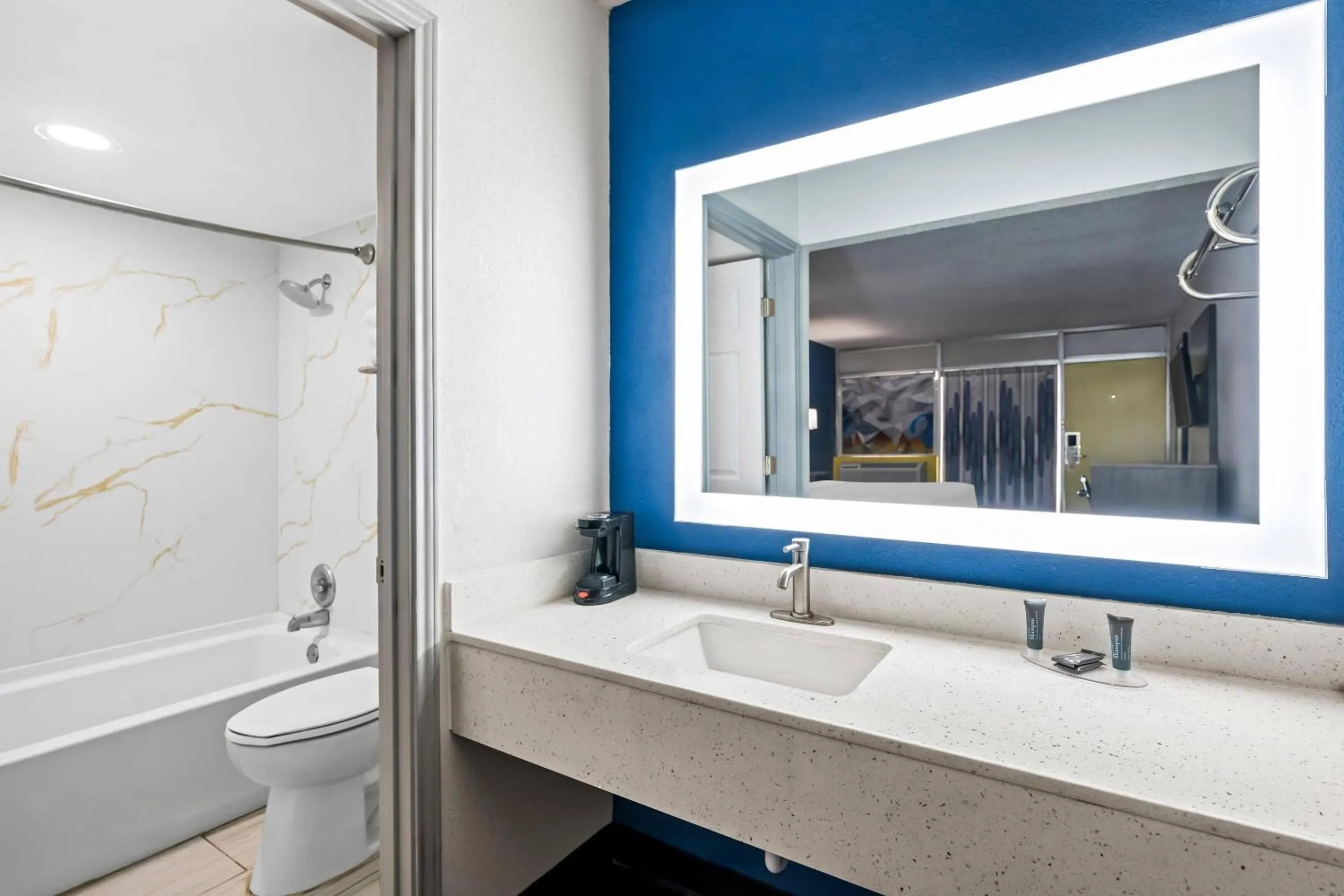 Bedroom in Econo Lodge Carlsbad Caverns Area