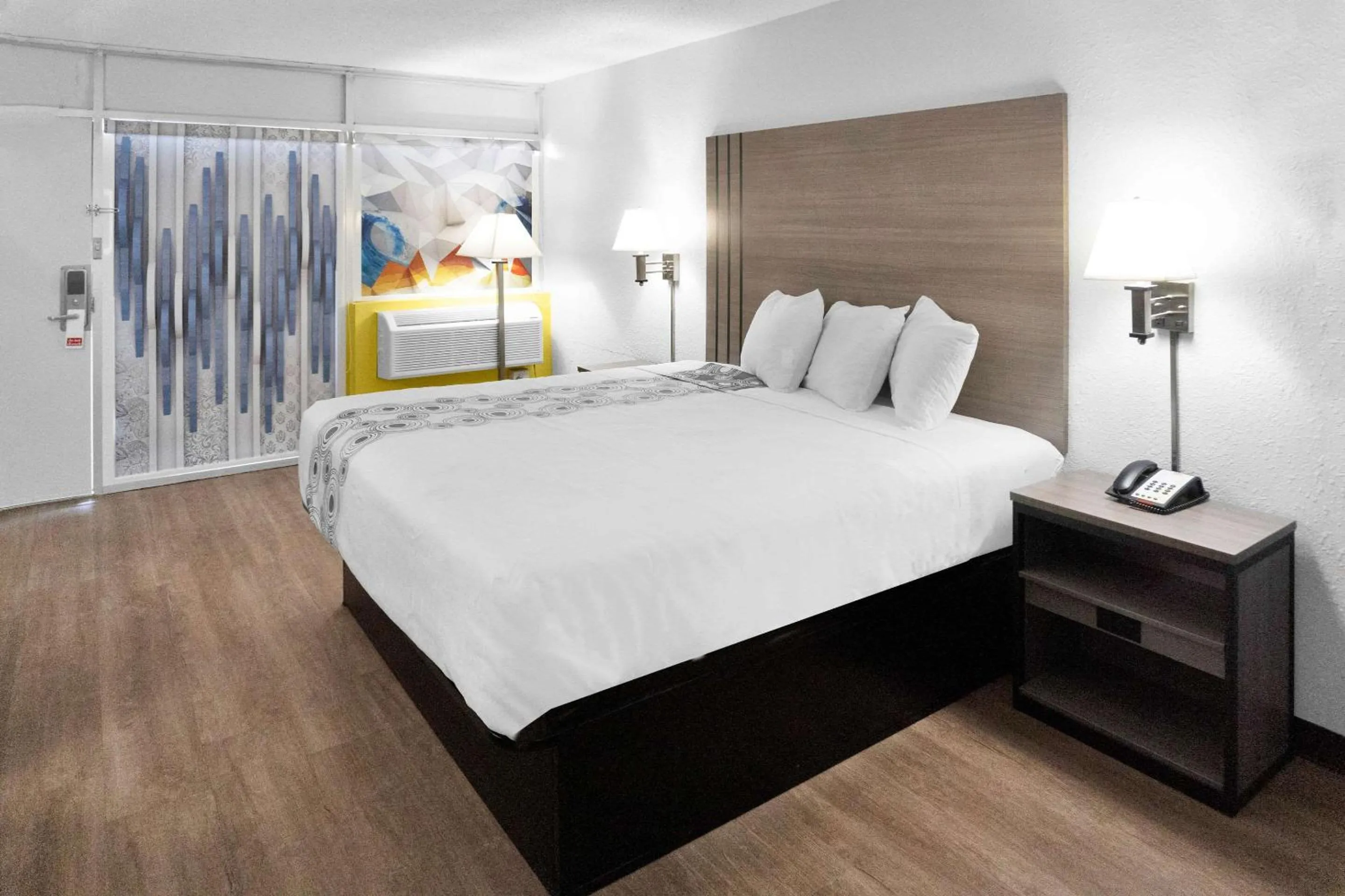 Bedroom, Bed in Econo Lodge Carlsbad Caverns Area