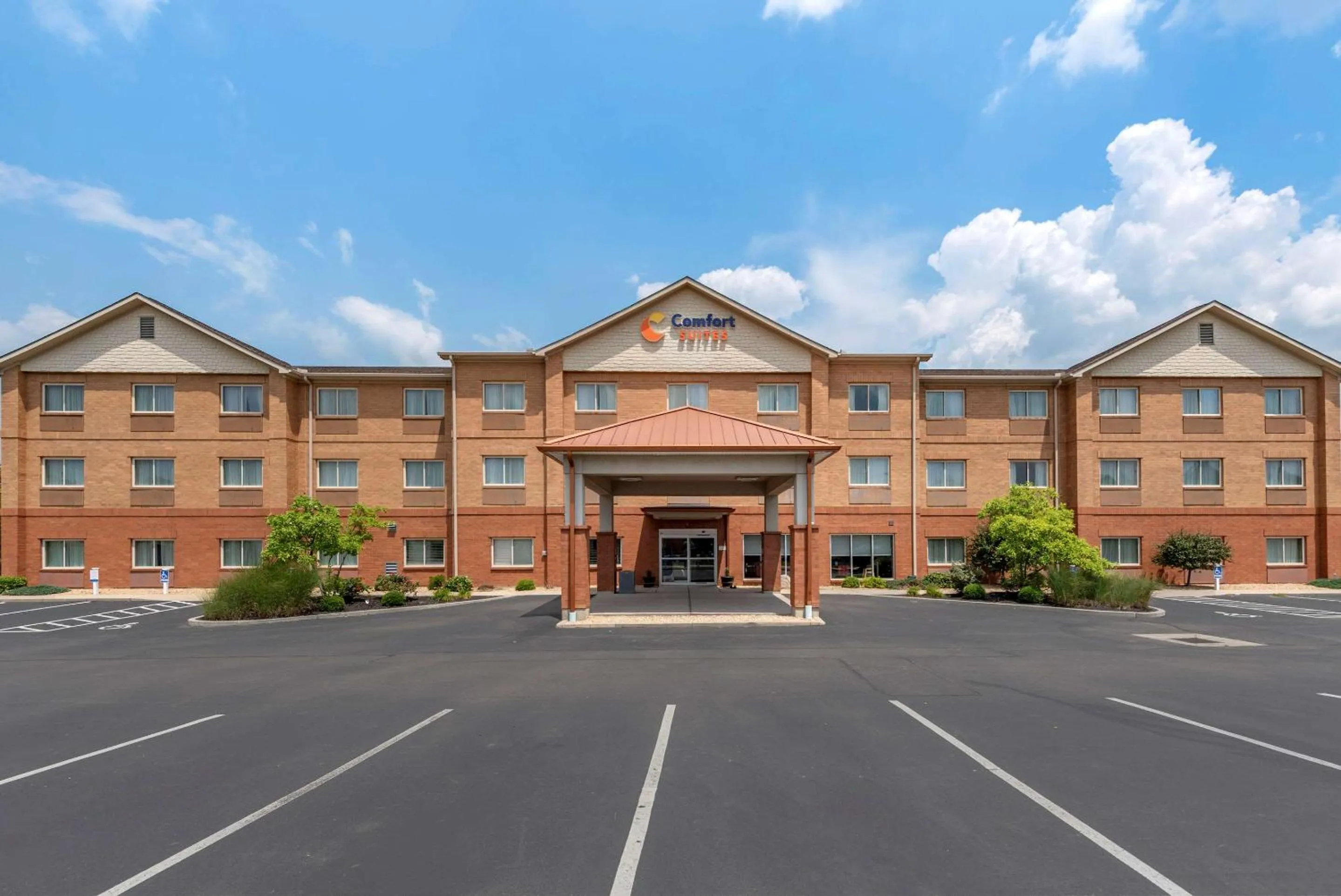 Property building in Comfort Suites Mason near Kings Island