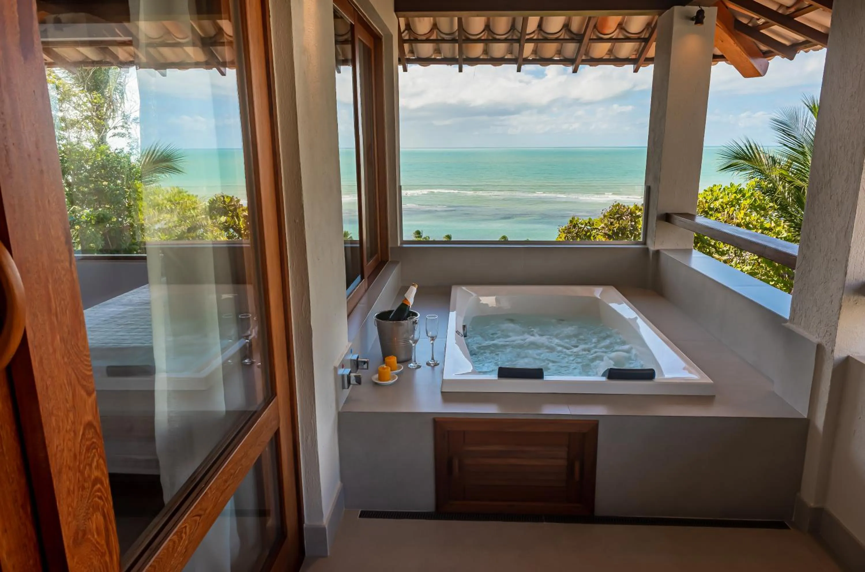 Hot Tub in Hotel Paraiso do Morro