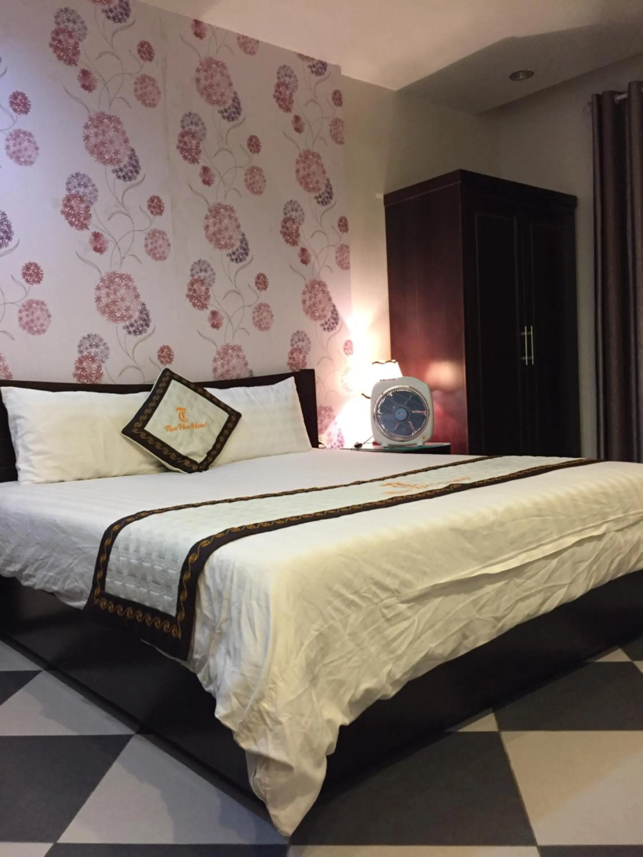 Photo of the whole room, Bed in Thai Hoa Hotel