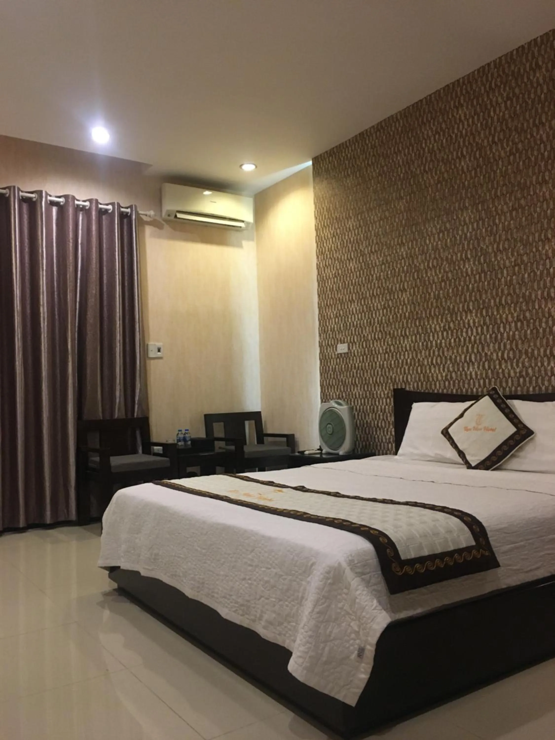 Photo of the whole room, Bed in Thai Hoa Hotel