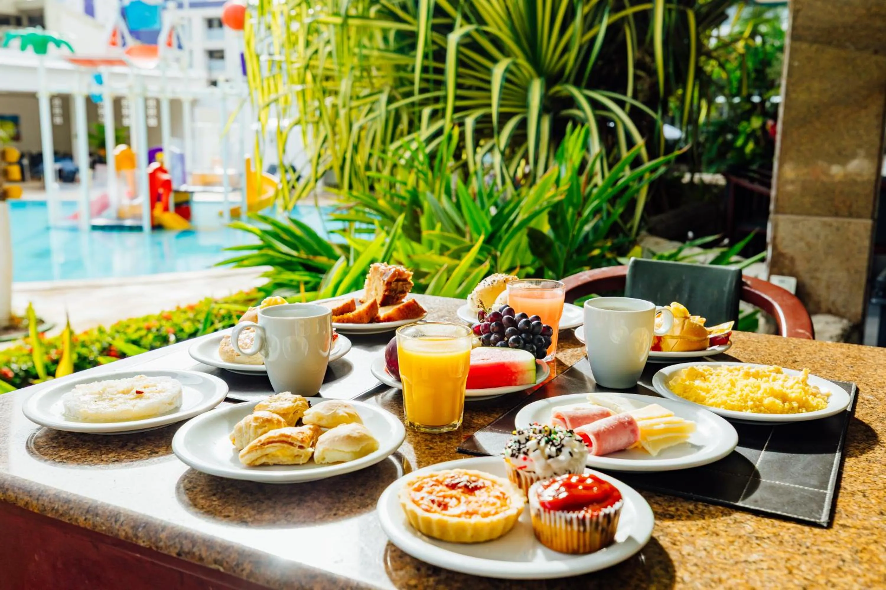 Restaurant/places to eat in El Aram Beach & Convention