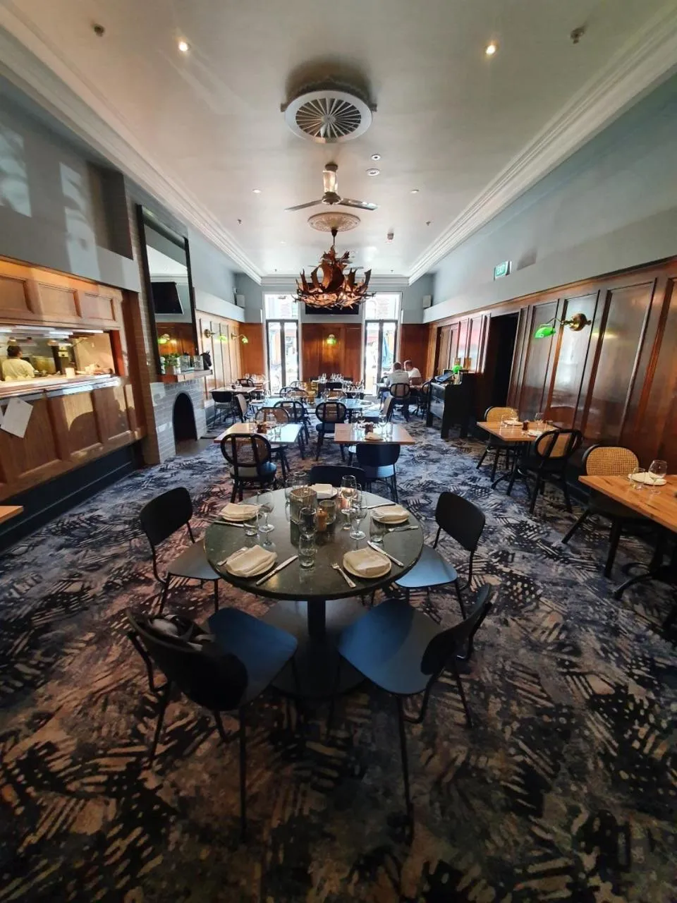 Restaurant/places to eat in Middle Park Hotel