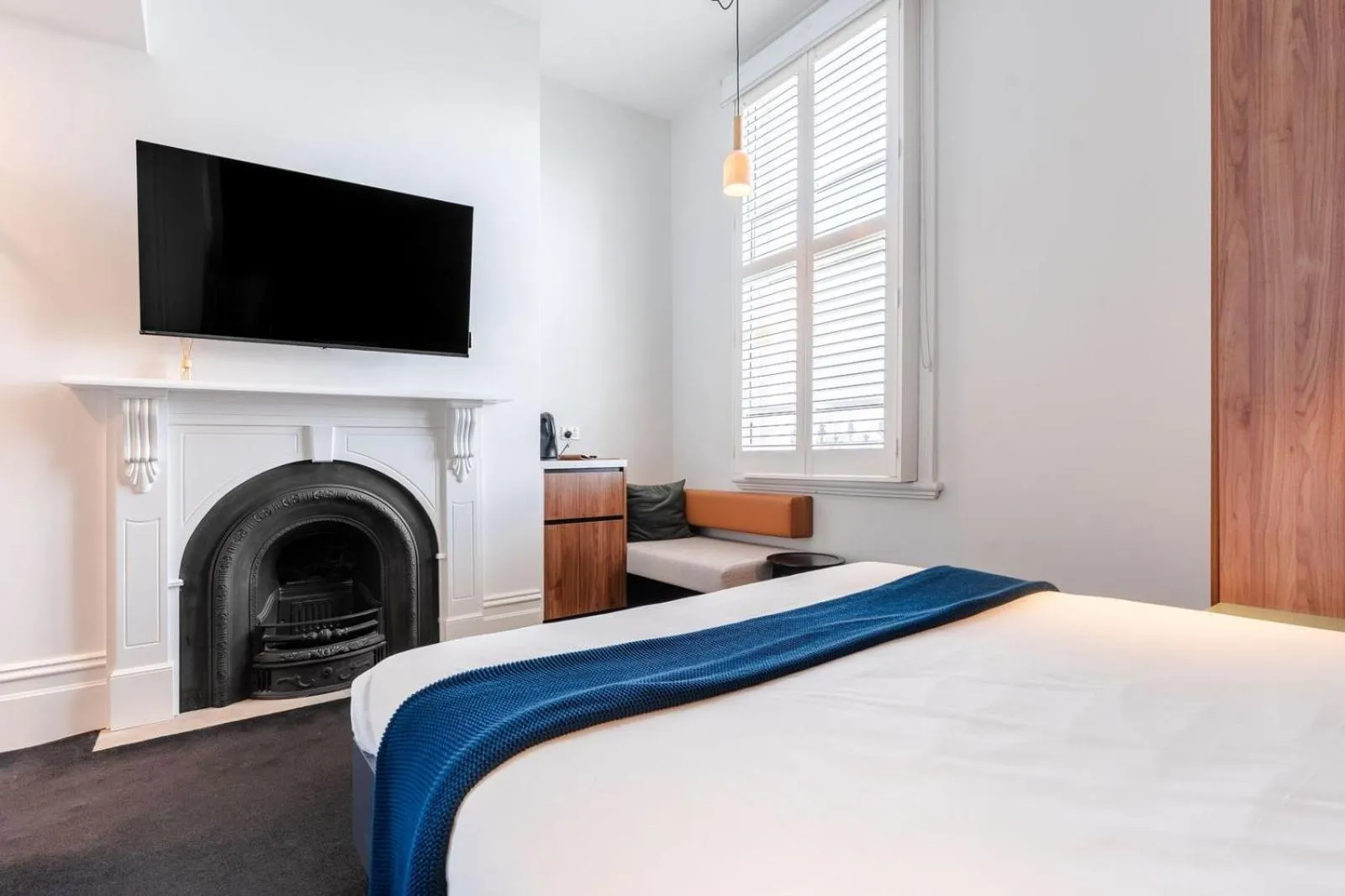 Bed in Middle Park Hotel