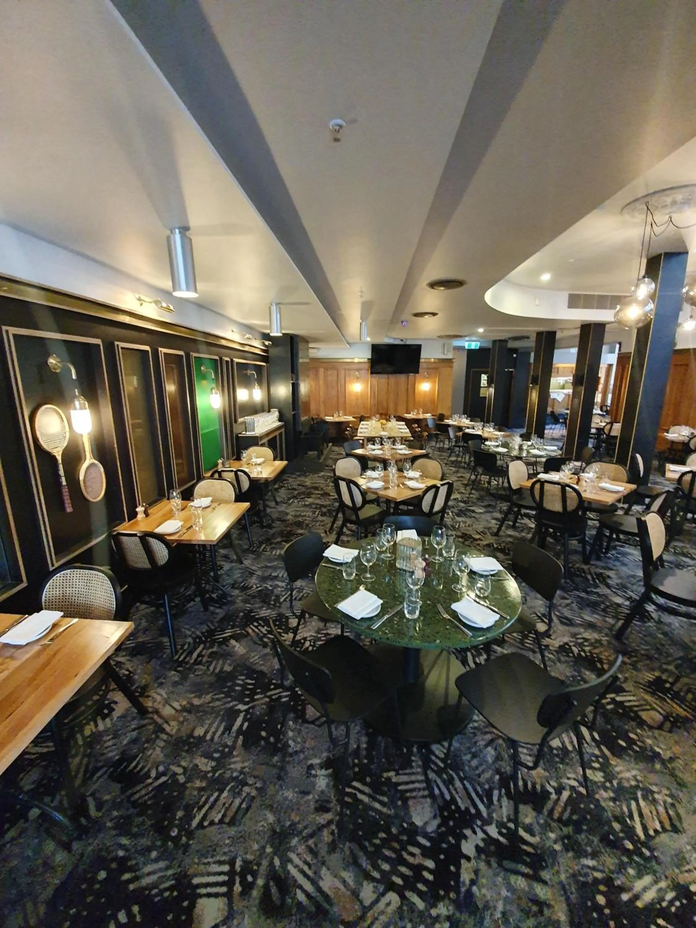 Restaurant/places to eat in Middle Park Hotel