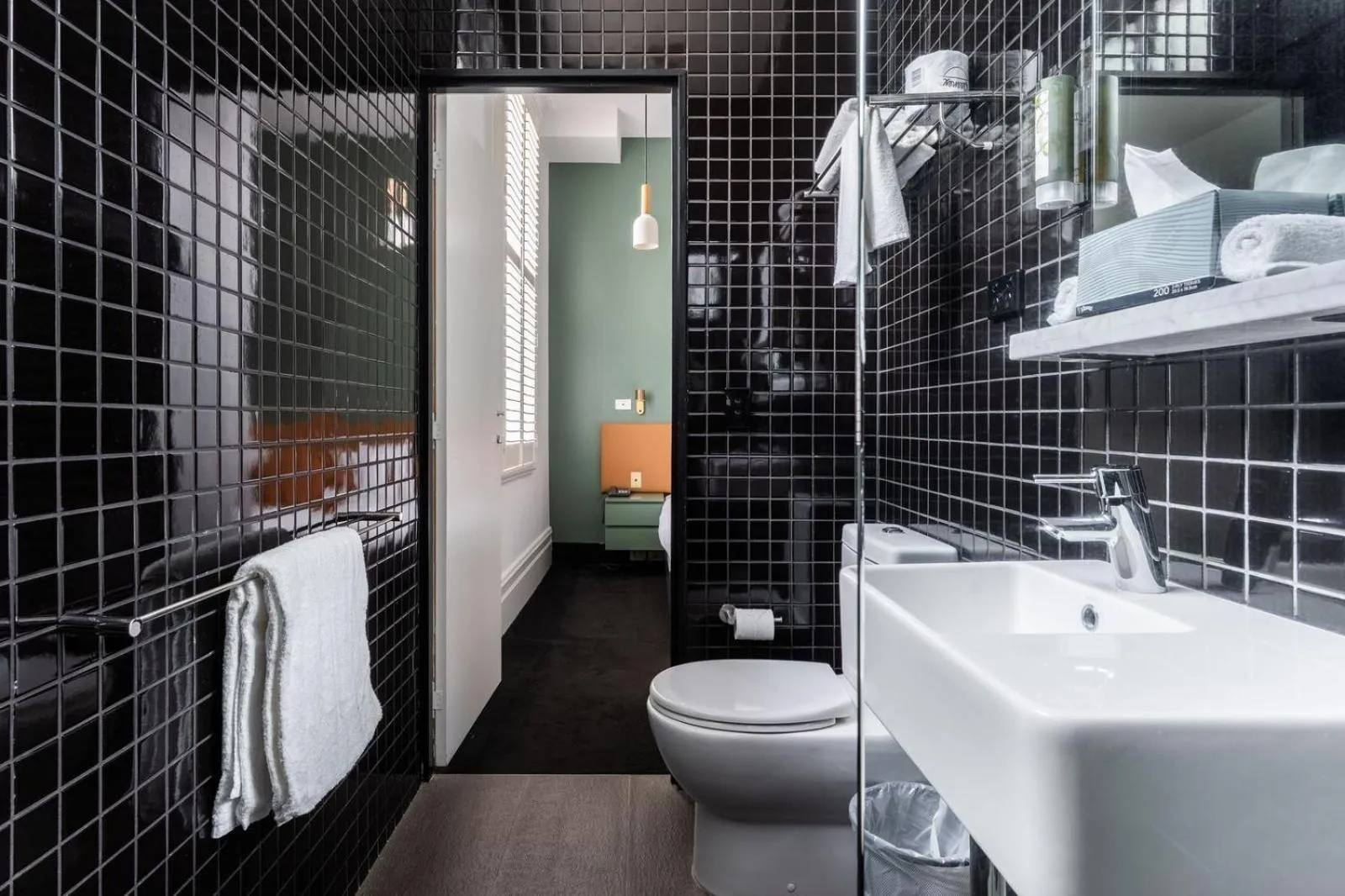 Bathroom in Middle Park Hotel