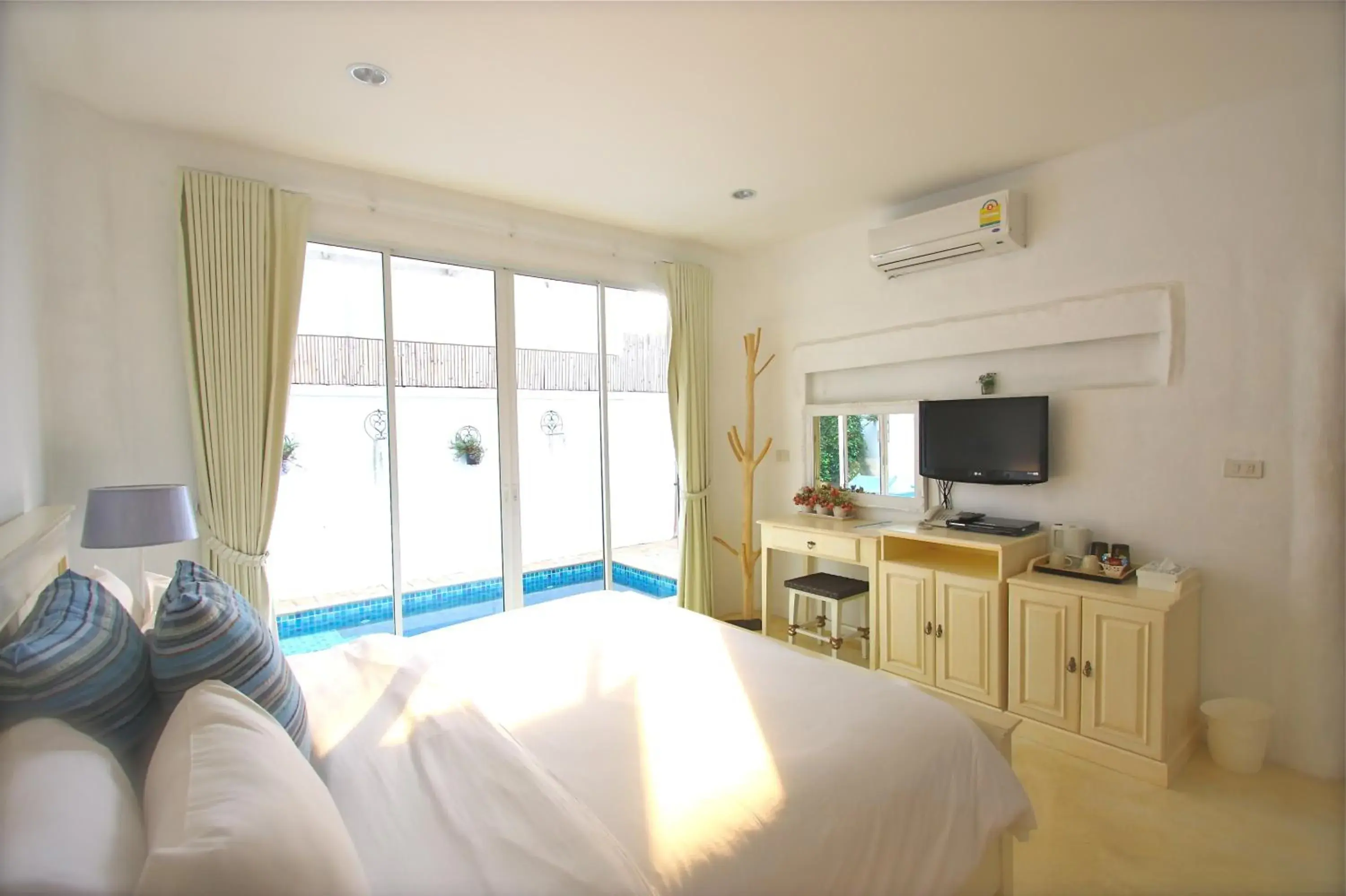 One-Bedroom Villa with Garden View in Costa Village Pool Villa One-Bedroom Villa with Garden View in Costa Village Pool Villa