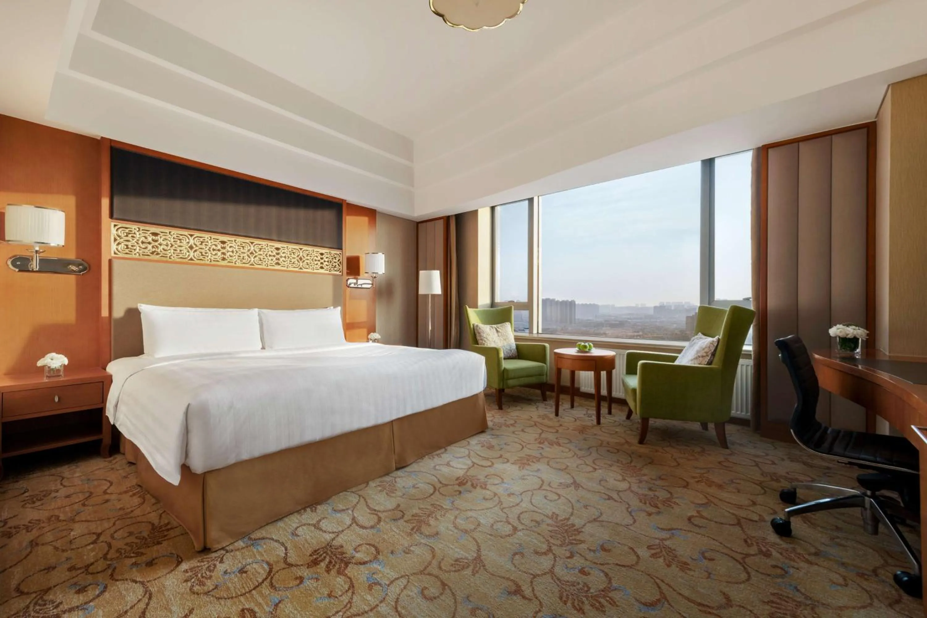 Photo of the whole room, Bed in Shangri-La Huhhot