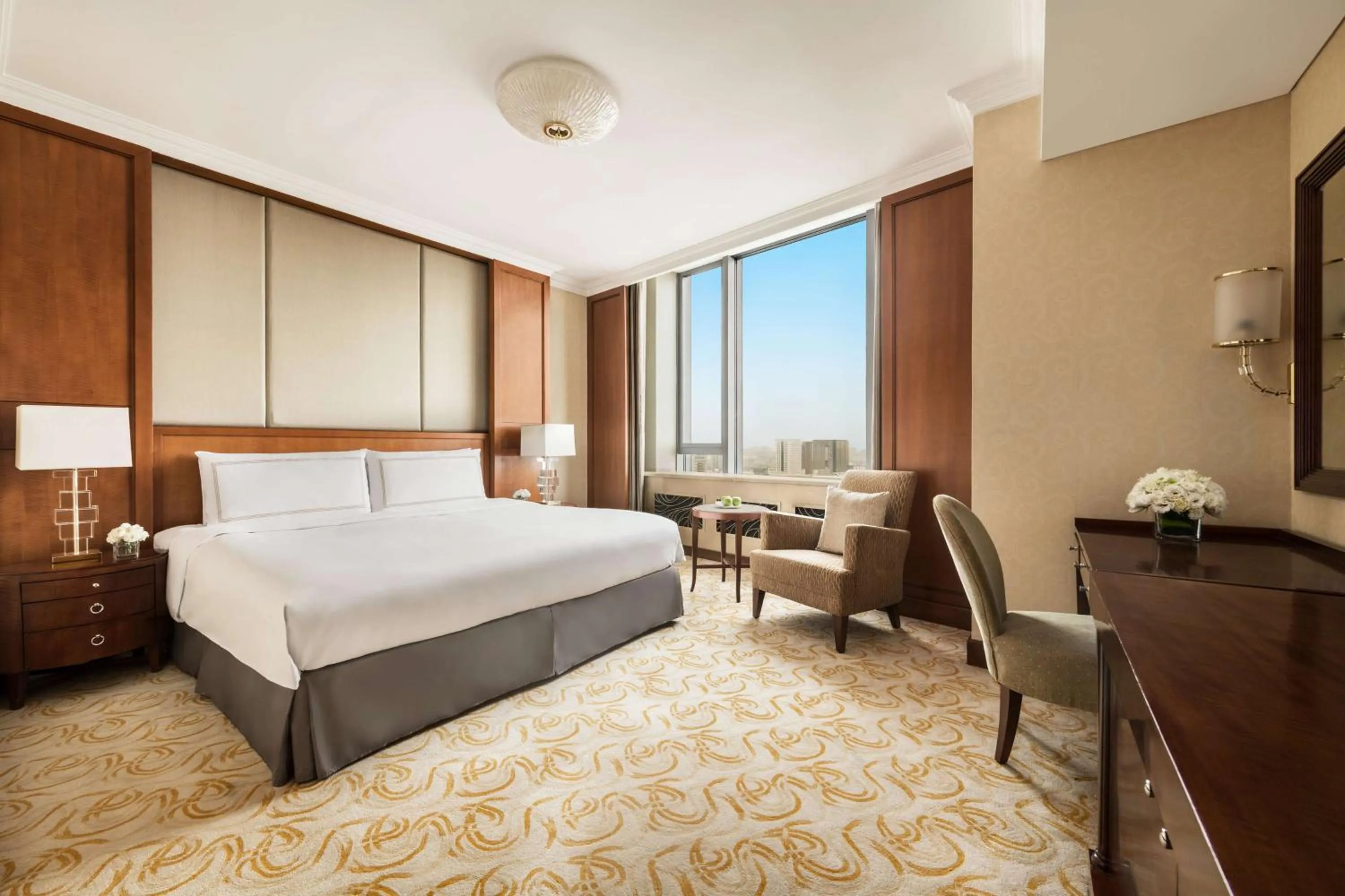 Photo of the whole room, Bed in Shangri-La Huhhot