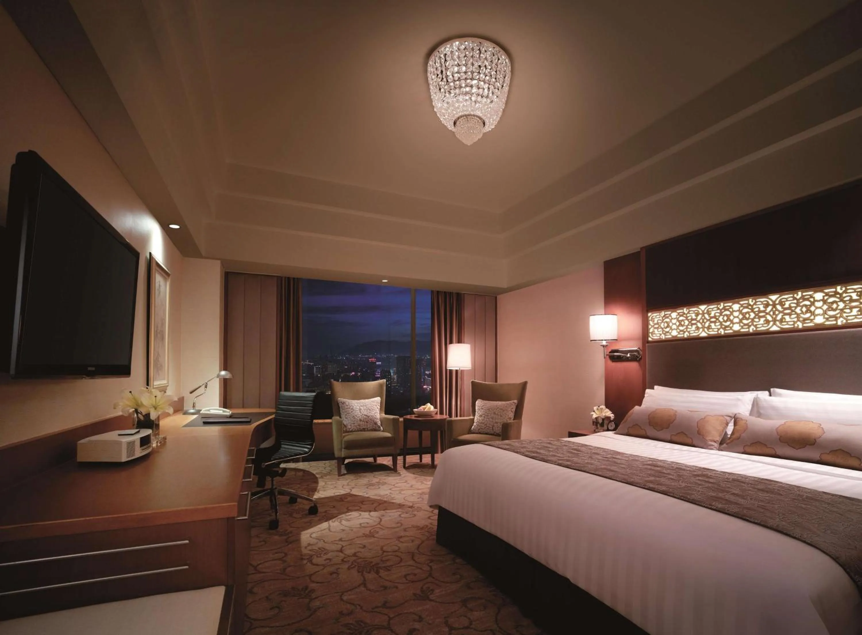 Photo of the whole room, Bed in Shangri-La Huhhot