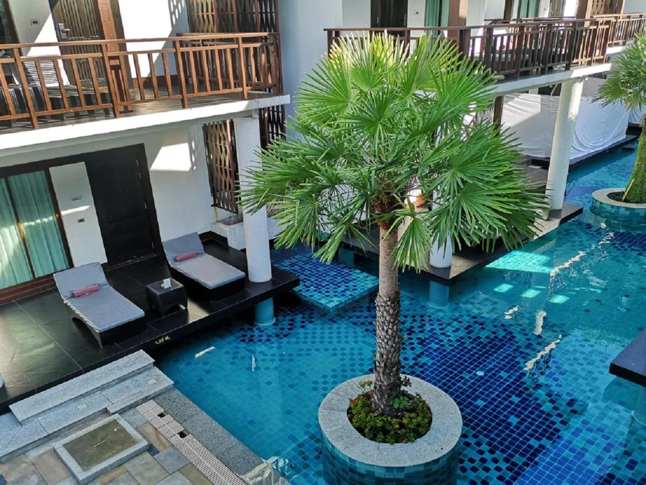 Pool view in Z Through By The Zign